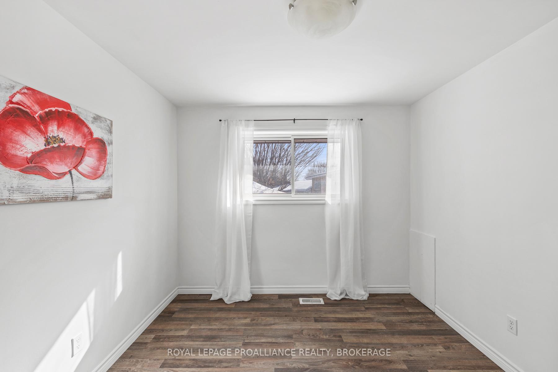 Photo 30 of 16 Campbell Crescent, Kingston, Central City West — HOMEH
