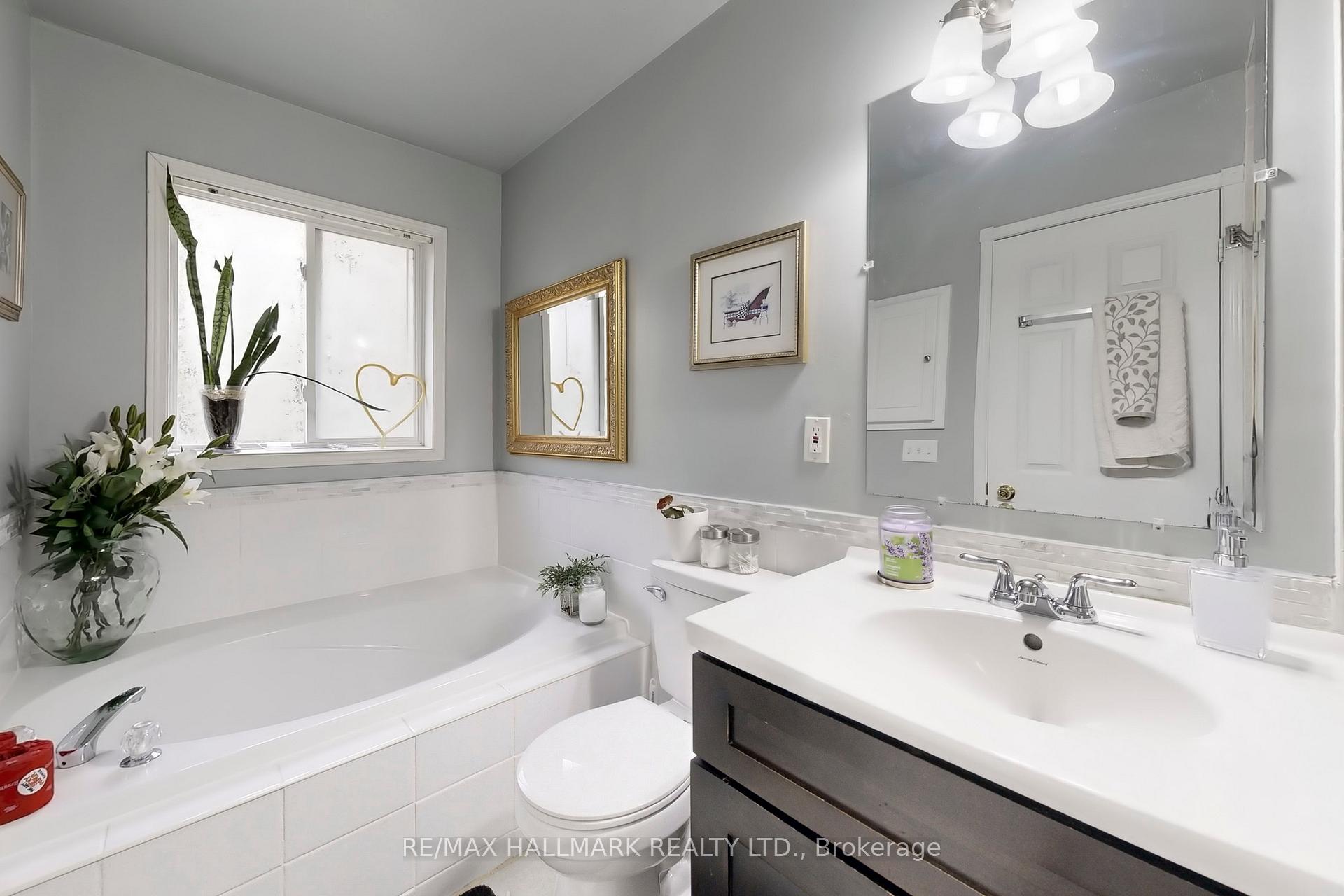 Photo 4 of 386 Strouds Lane, Pickering, Highbush — HOMEH