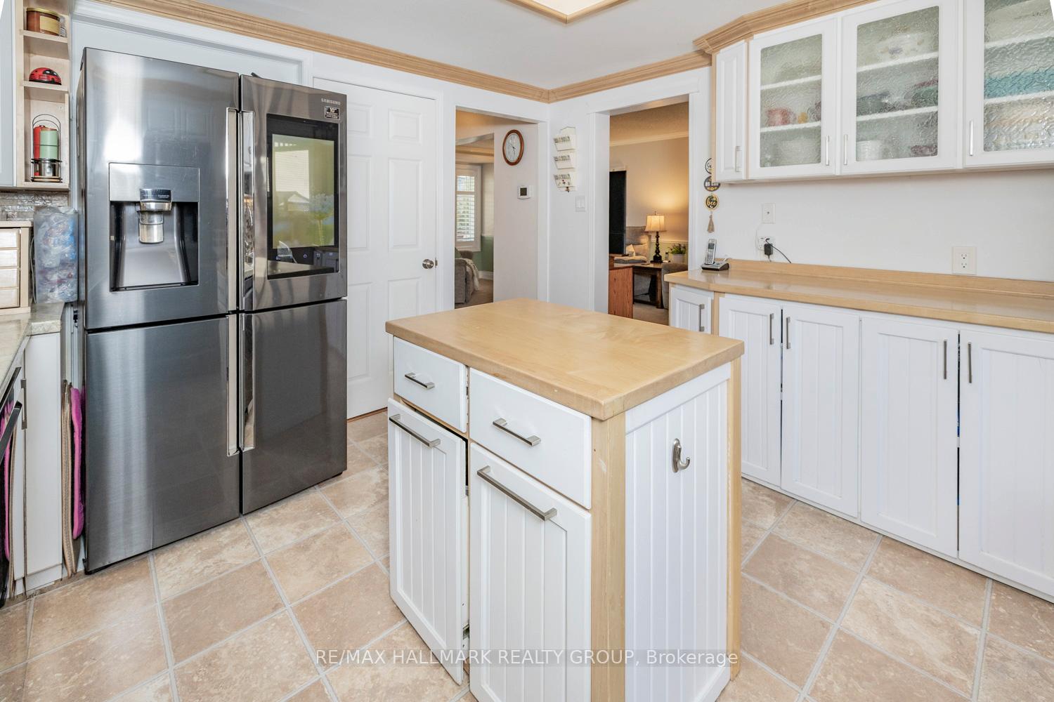 Photo 14 of 1717 Tache Way, Ottawa, Fallingbrook/Pineridge — HOMEH