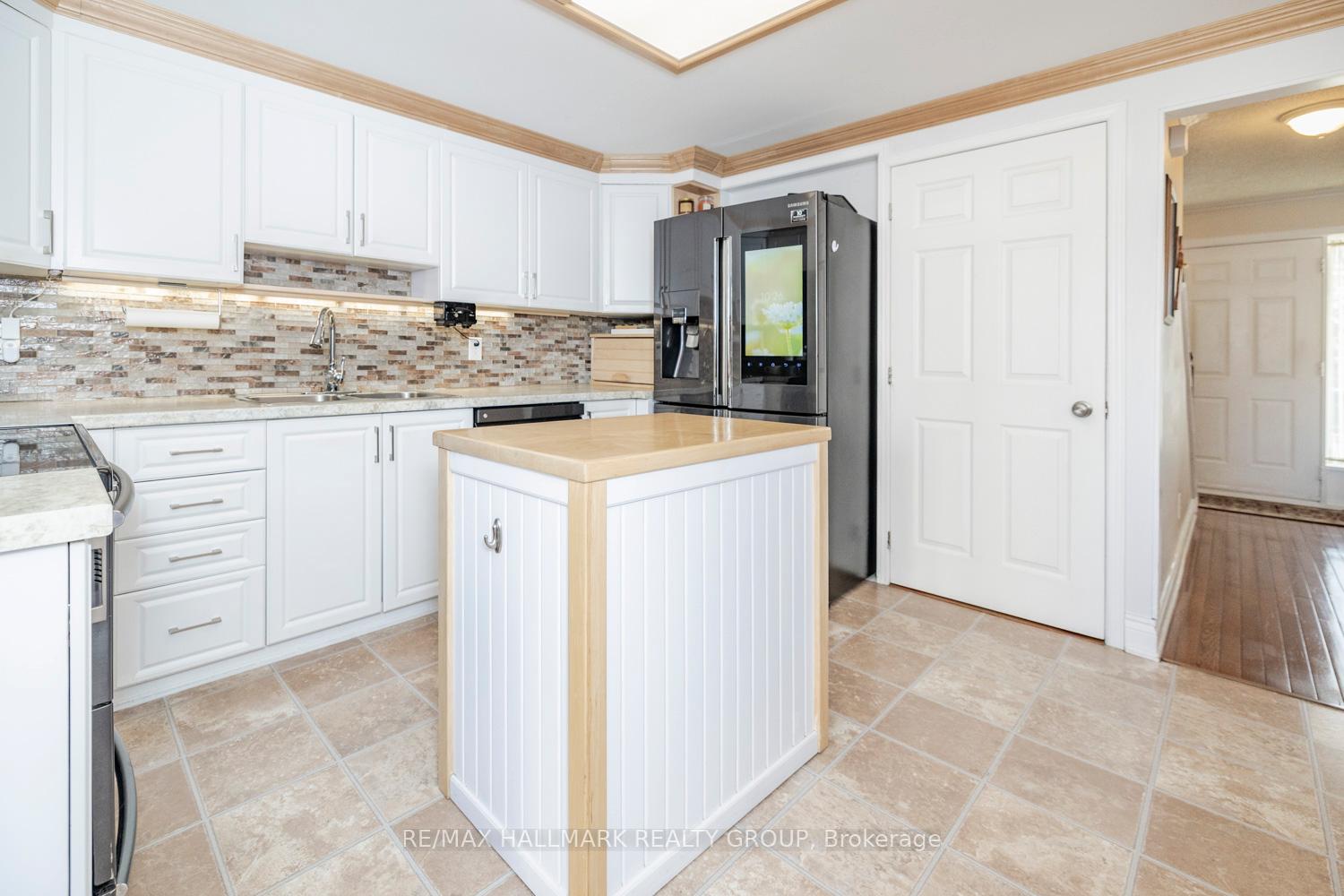 Photo 15 of 1717 Tache Way, Ottawa, Fallingbrook/Pineridge — HOMEH