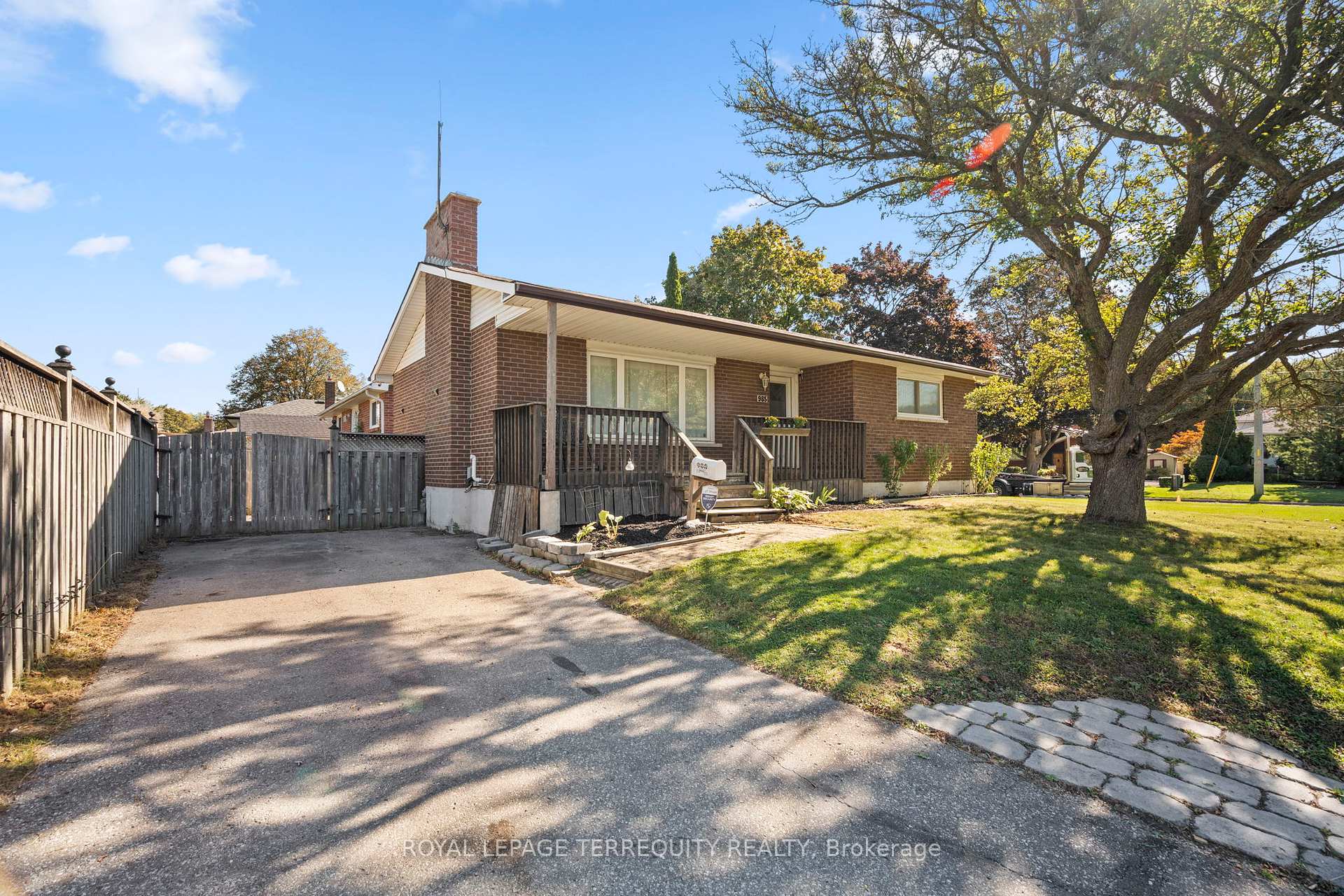 Front of 985 Susan Court