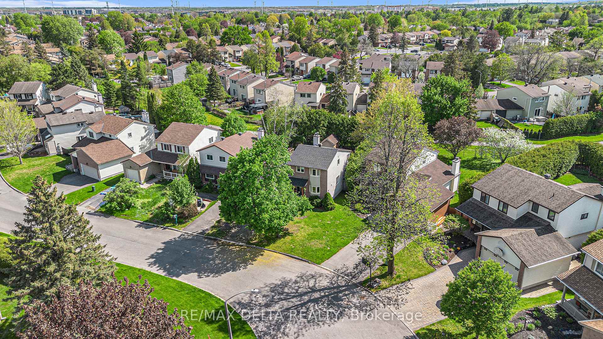 Photo 2 of 399 Duvernay Drive, Ottawa, Queenswood Heights South — HOMEH