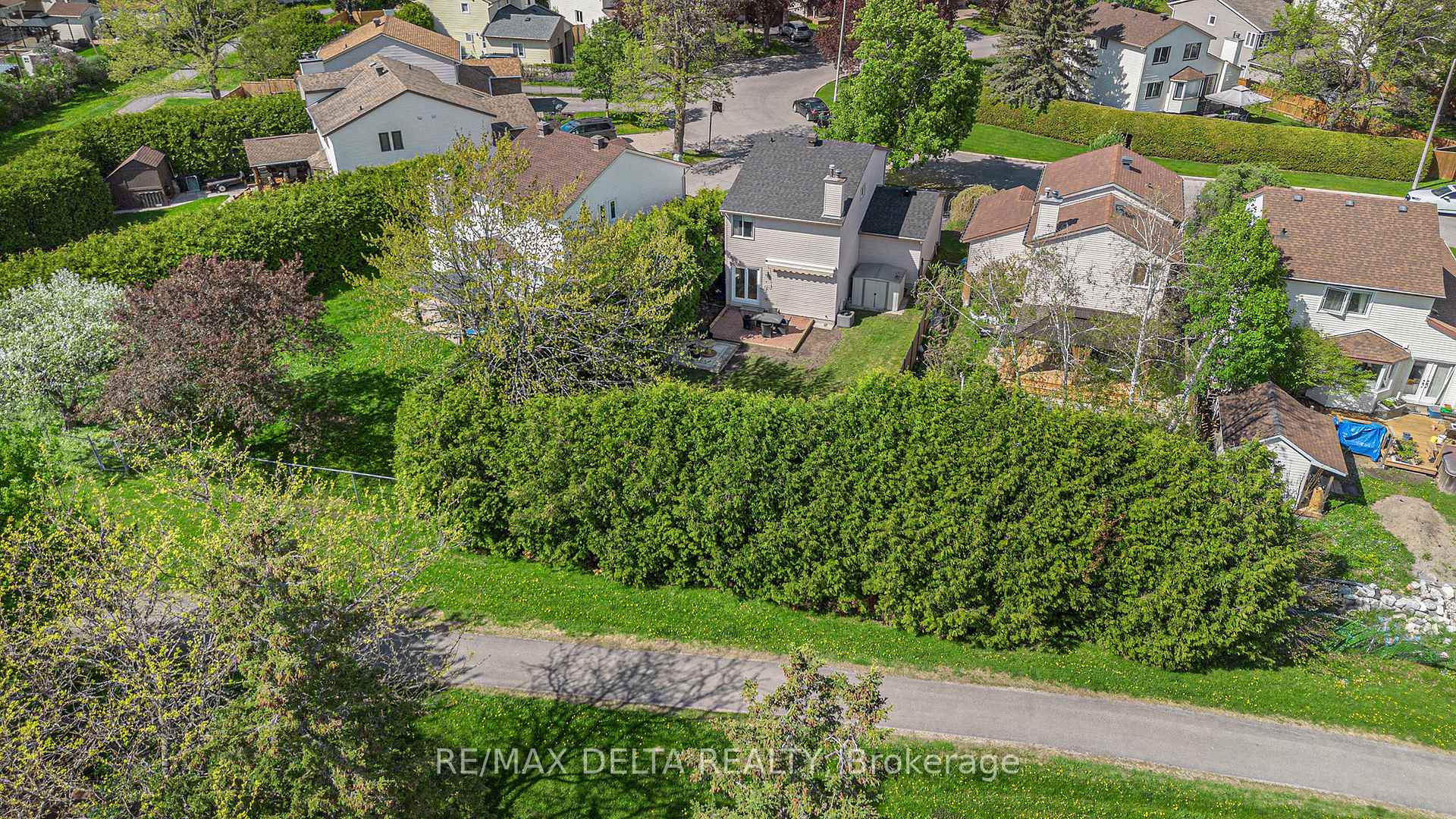 Photo 3 of 399 Duvernay Drive, Ottawa, Queenswood Heights South — HOMEH
