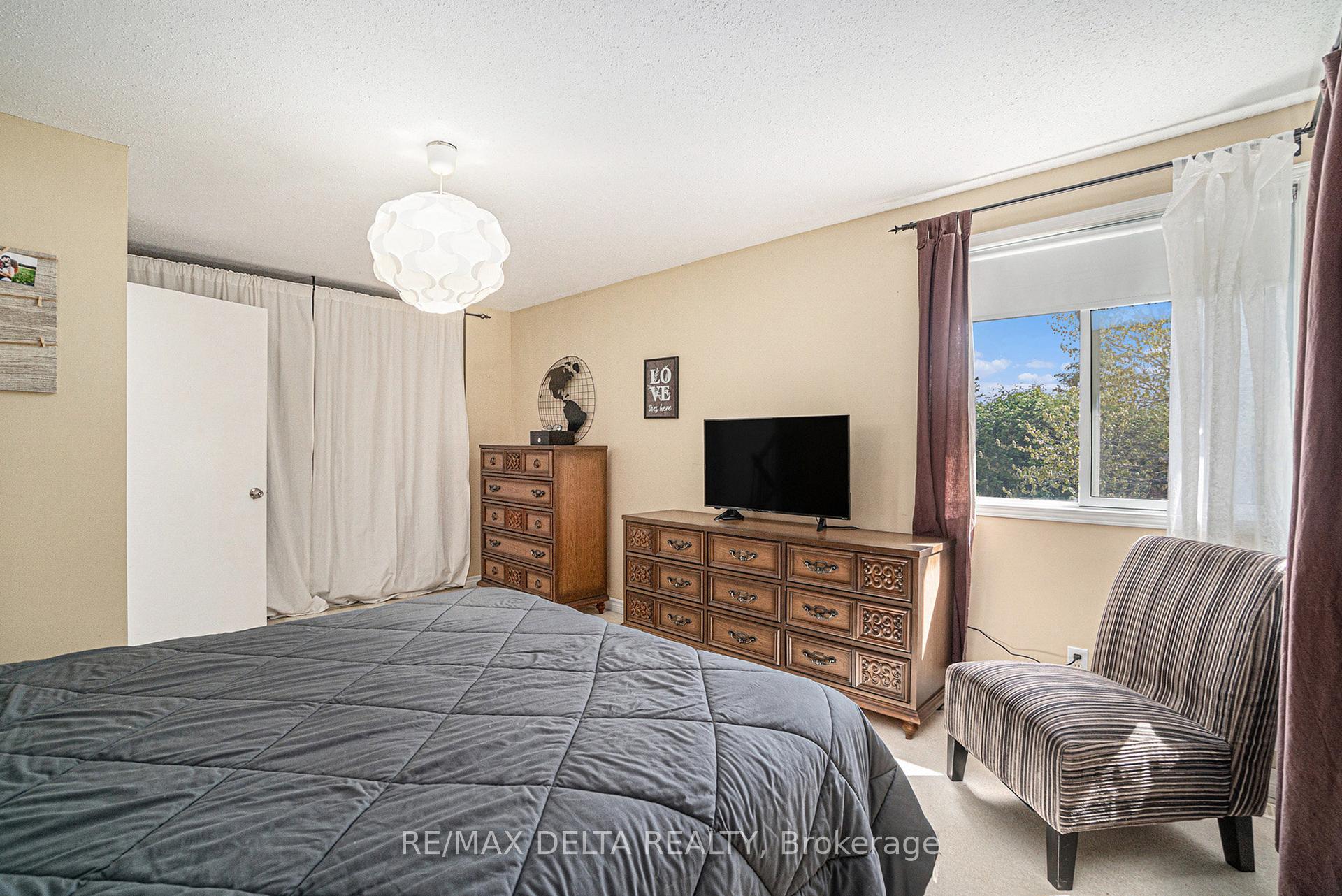 Photo 19 of 399 Duvernay Drive, Ottawa, Queenswood Heights South — HOMEH