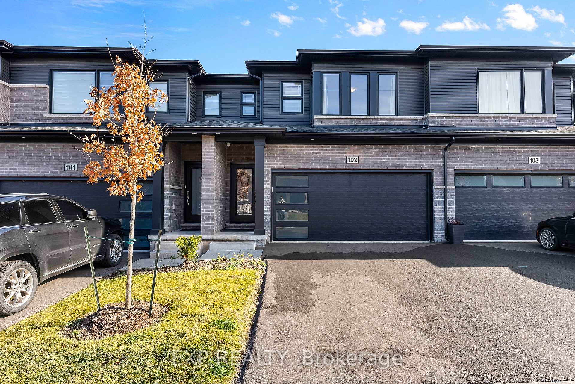 Front of Unit 102, 4552 Portage Road