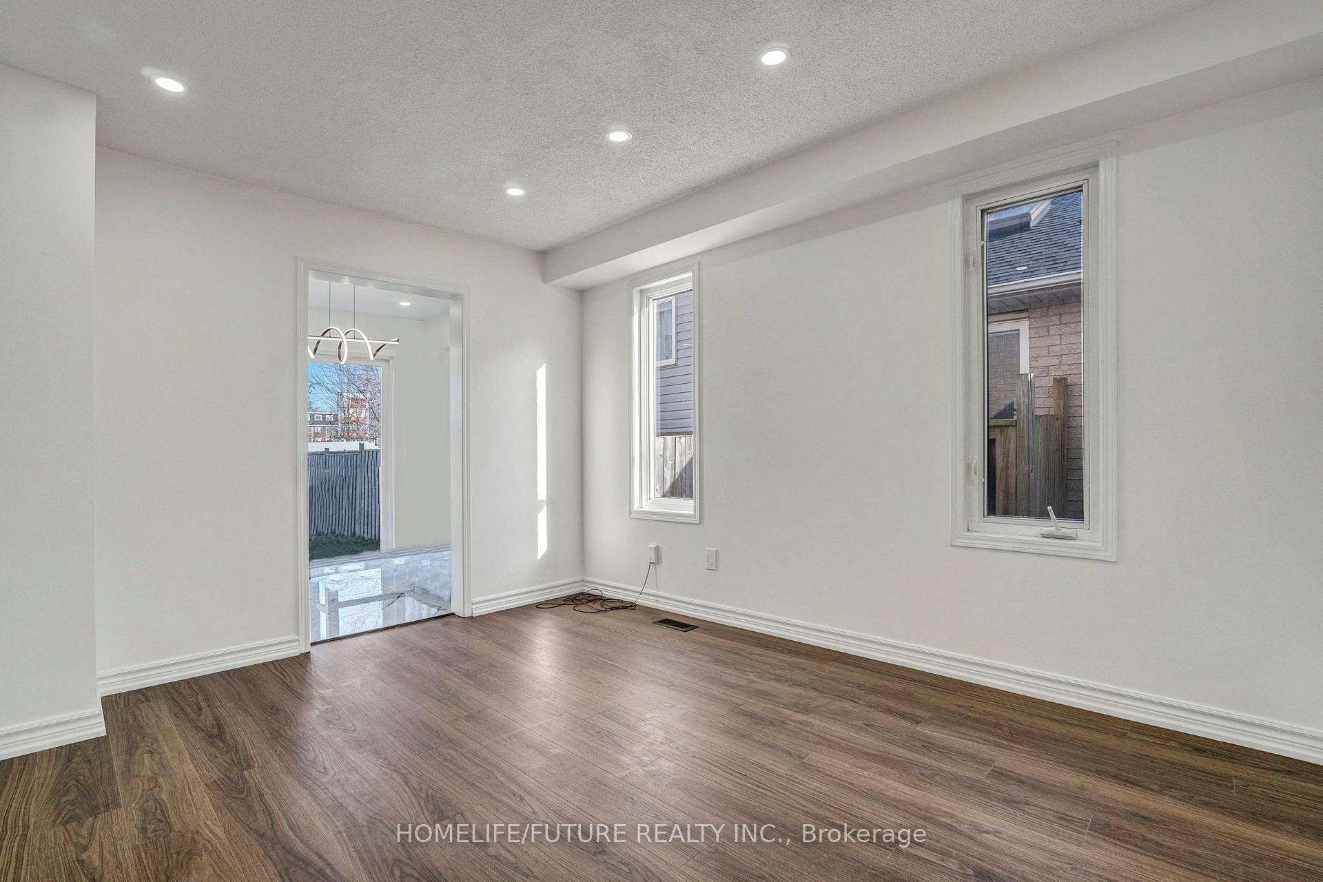 Photo 4 of 1803 Dalhousie Crescent, Oshawa, Samac — HOMEH