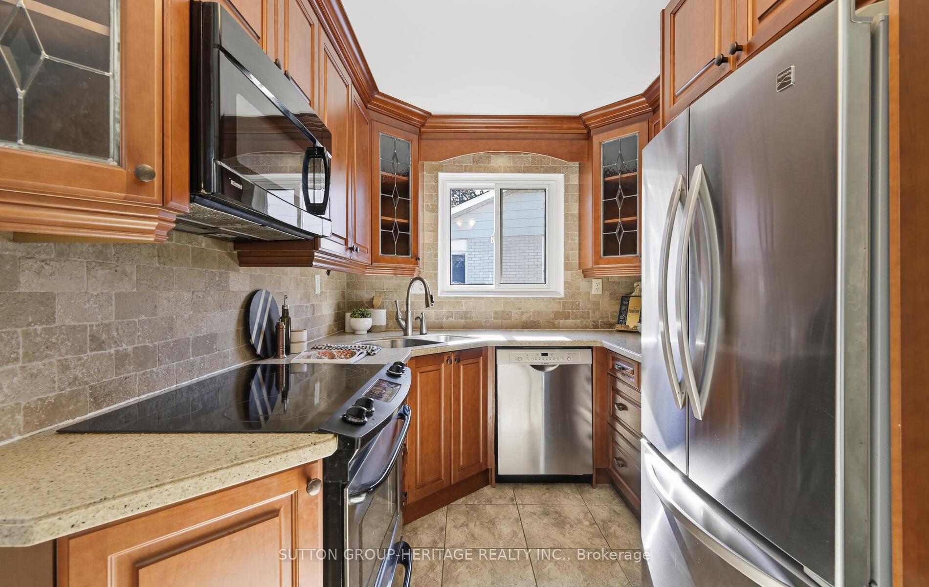 Photo 18 of 602 Antigua Crescent, Oshawa, Northglen — HOMEH