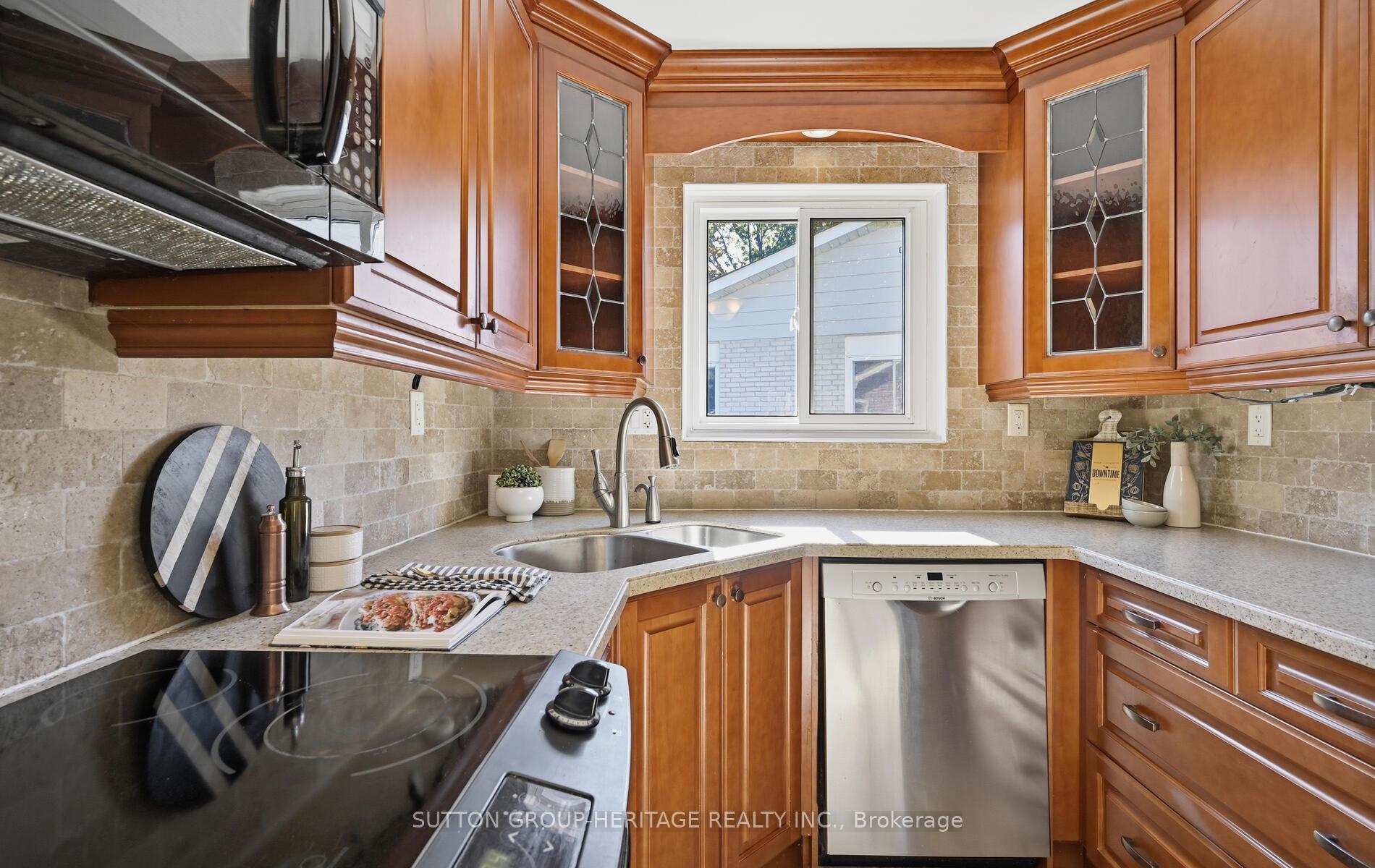 Photo 19 of 602 Antigua Crescent, Oshawa, Northglen — HOMEH