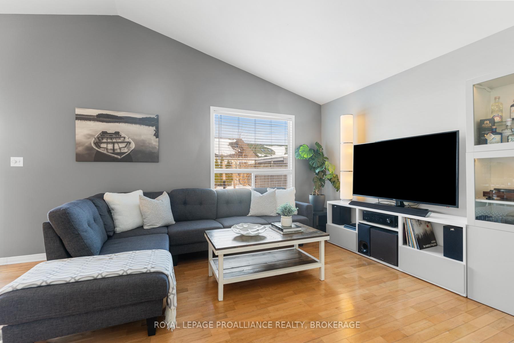 Photo 13 of 469 Freeman Crescent, Kingston, Kingston East (Incl Barret Crt) — HOMEH