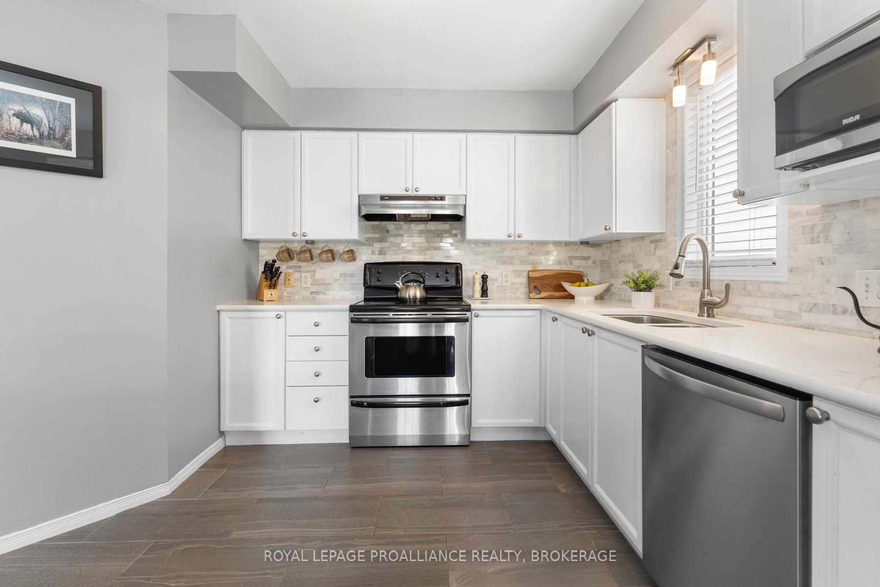 Photo 19 of 469 Freeman Crescent, Kingston, Kingston East (Incl Barret Crt) — HOMEH