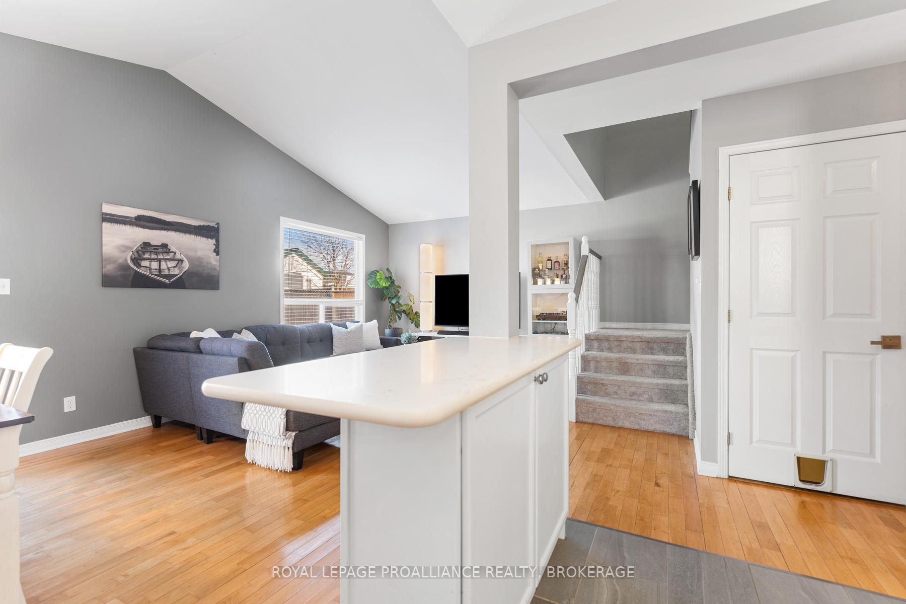 Photo 23 of 469 Freeman Crescent, Kingston, Kingston East (Incl Barret Crt) — HOMEH