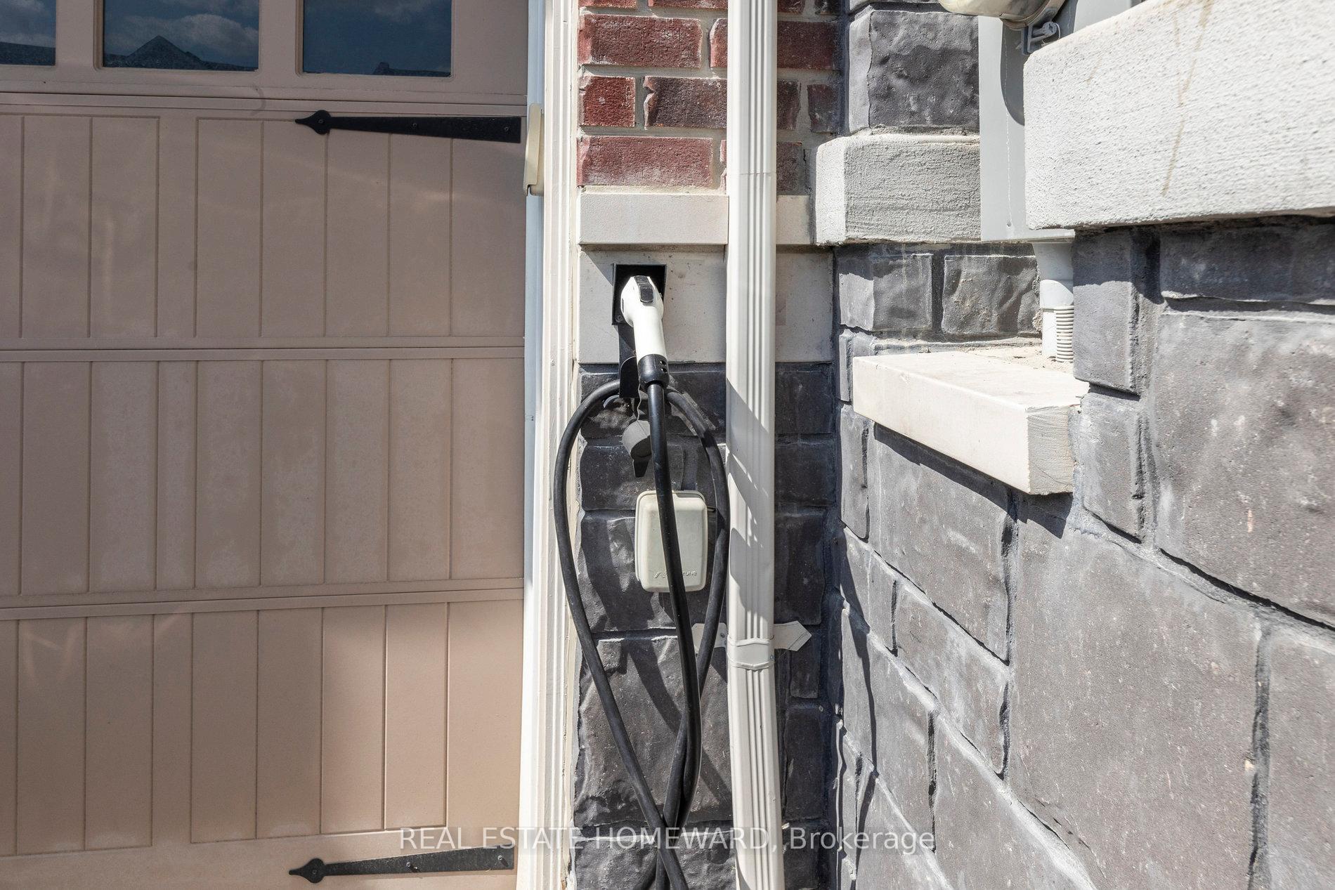 Photo 2 of 2612 Cerise Manor, Pickering, Rural Pickering — HOMEH