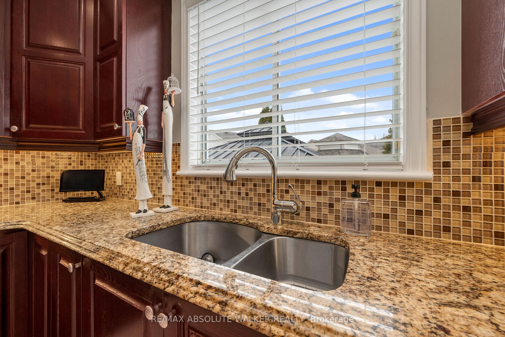 Photo 13 of 859 Martello Drive, Ottawa, Notting Hill/Summerside — HOMEH