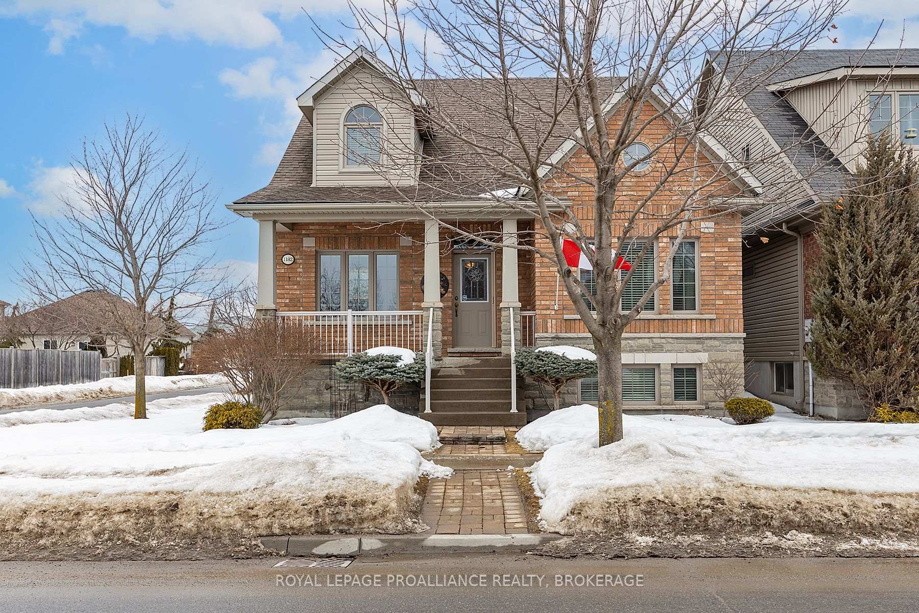 Photo 2 of 1182 Crossfield Avenue, Kingston, City Northwest — HOMEH