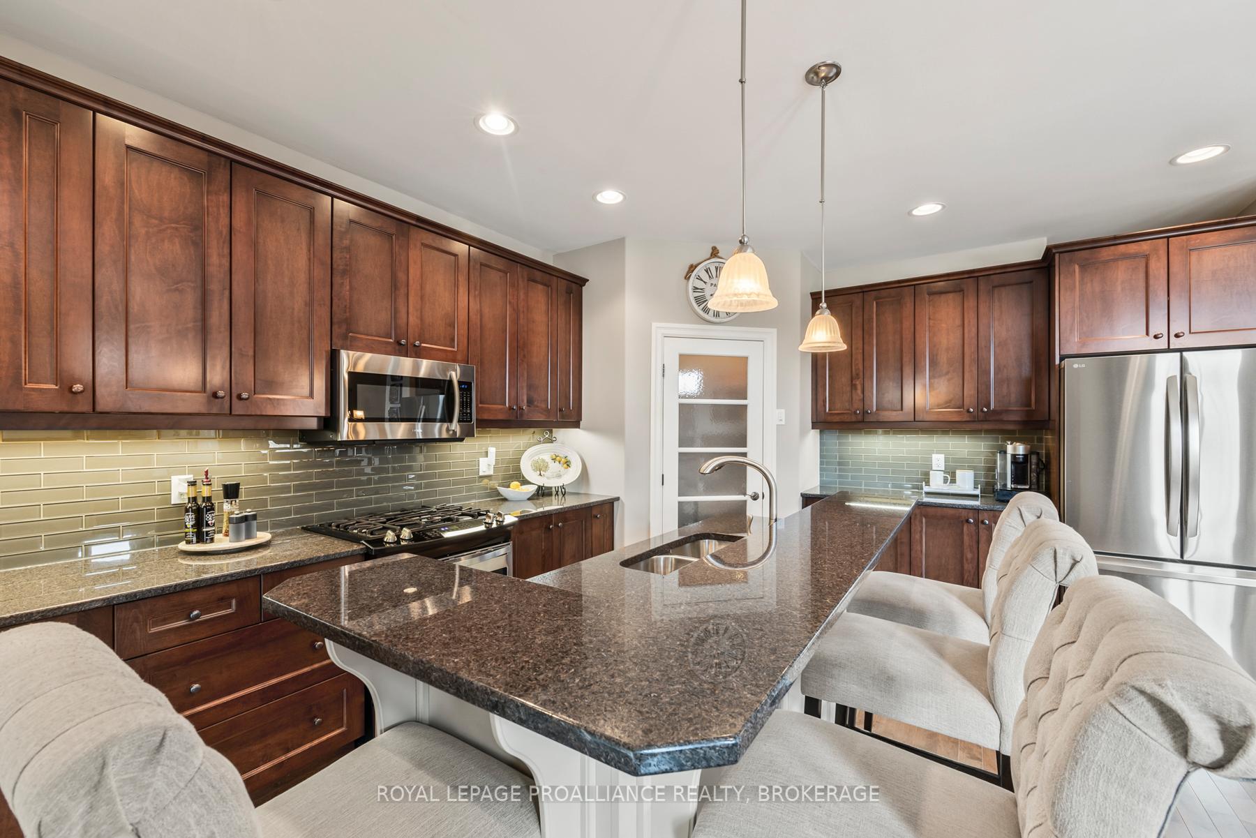Photo 11 of 1182 Crossfield Avenue, Kingston, City Northwest — HOMEH