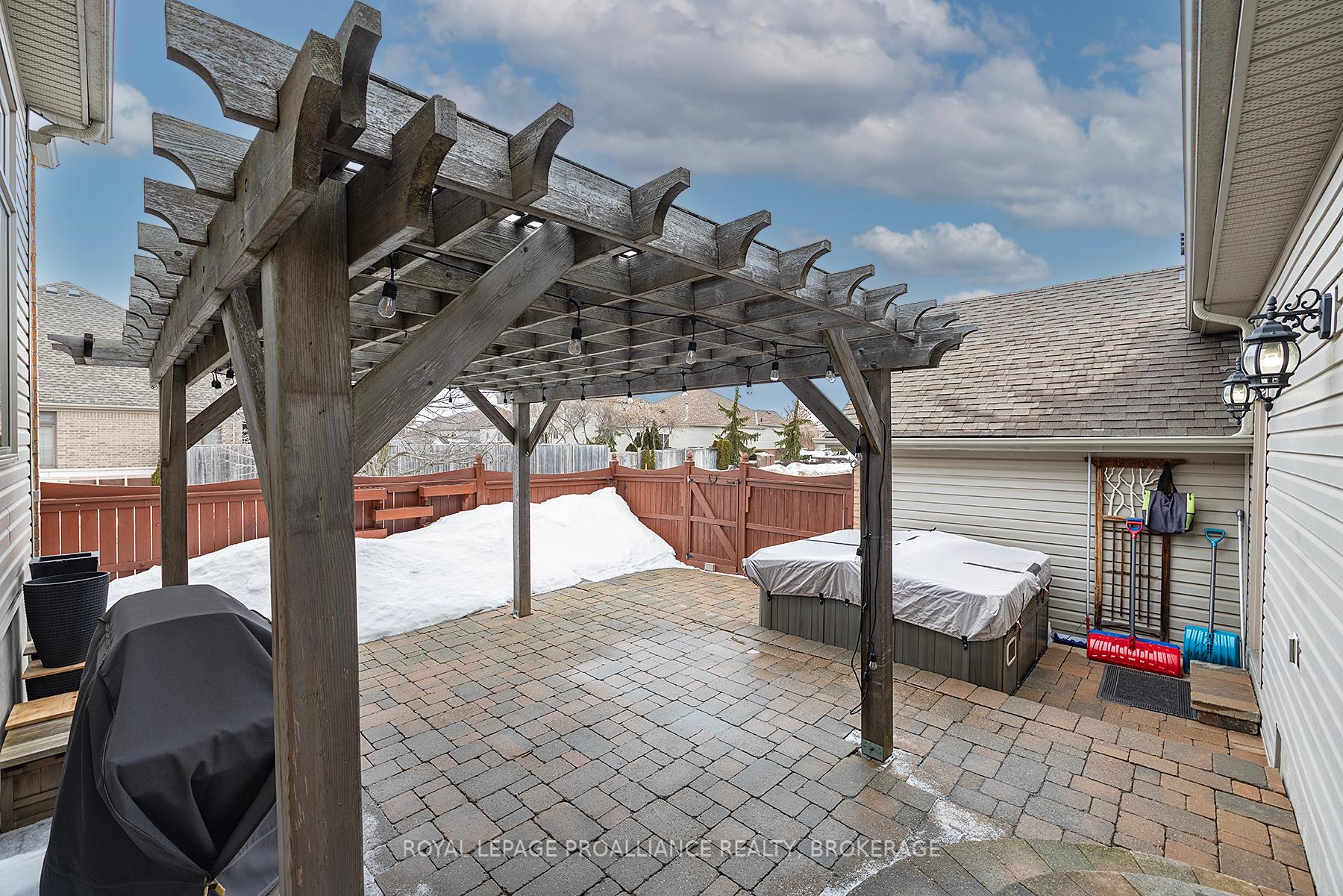 Photo 42 of 1182 Crossfield Avenue, Kingston, City Northwest — HOMEH