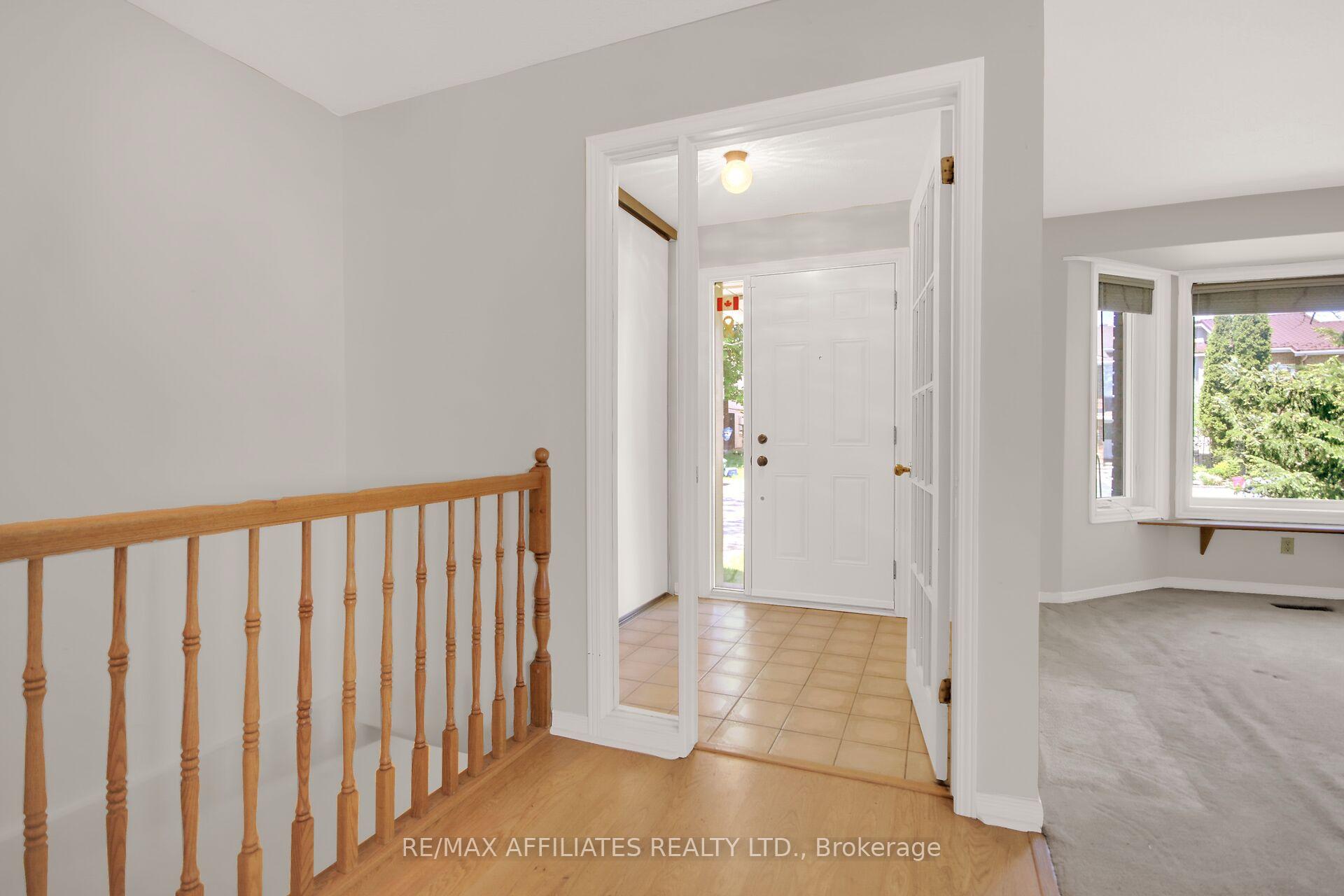 Photo 4 of 1380 Norview Crescent, Ottawa, Fallingbrook/Ridgemount — HOMEH