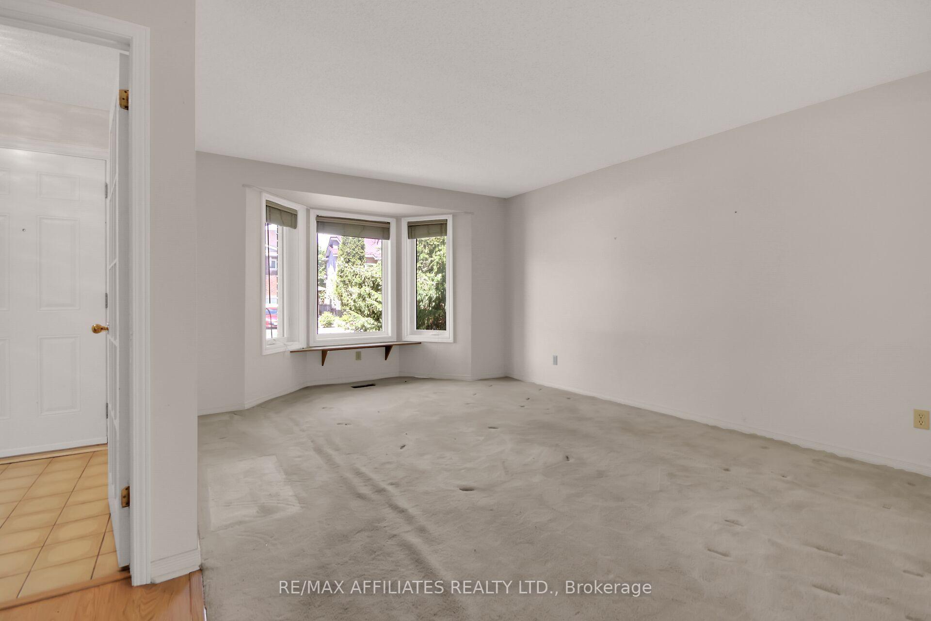 Photo 7 of 1380 Norview Crescent, Ottawa, Fallingbrook/Ridgemount — HOMEH