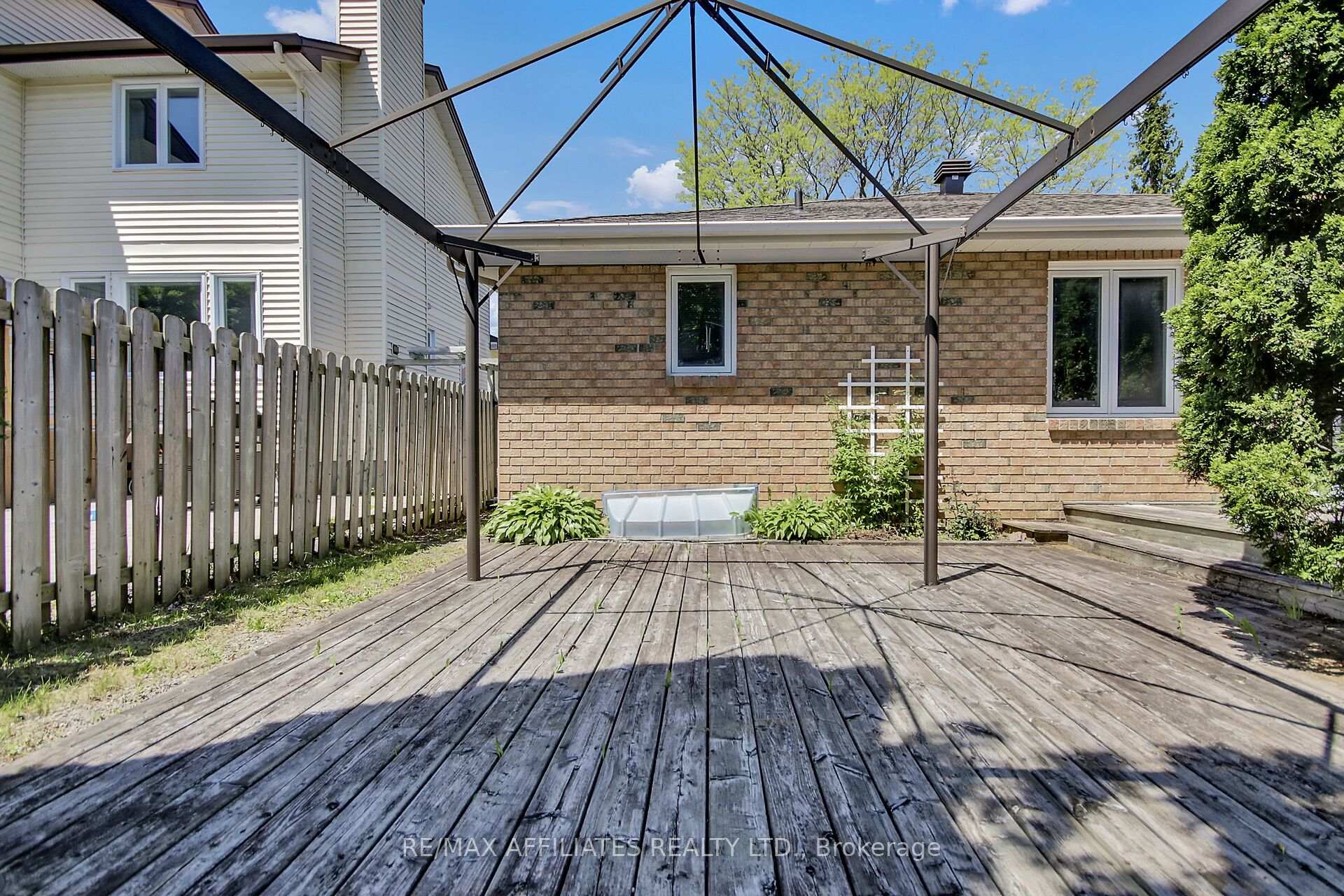 Photo 40 of 1380 Norview Crescent, Ottawa, Fallingbrook/Ridgemount — HOMEH