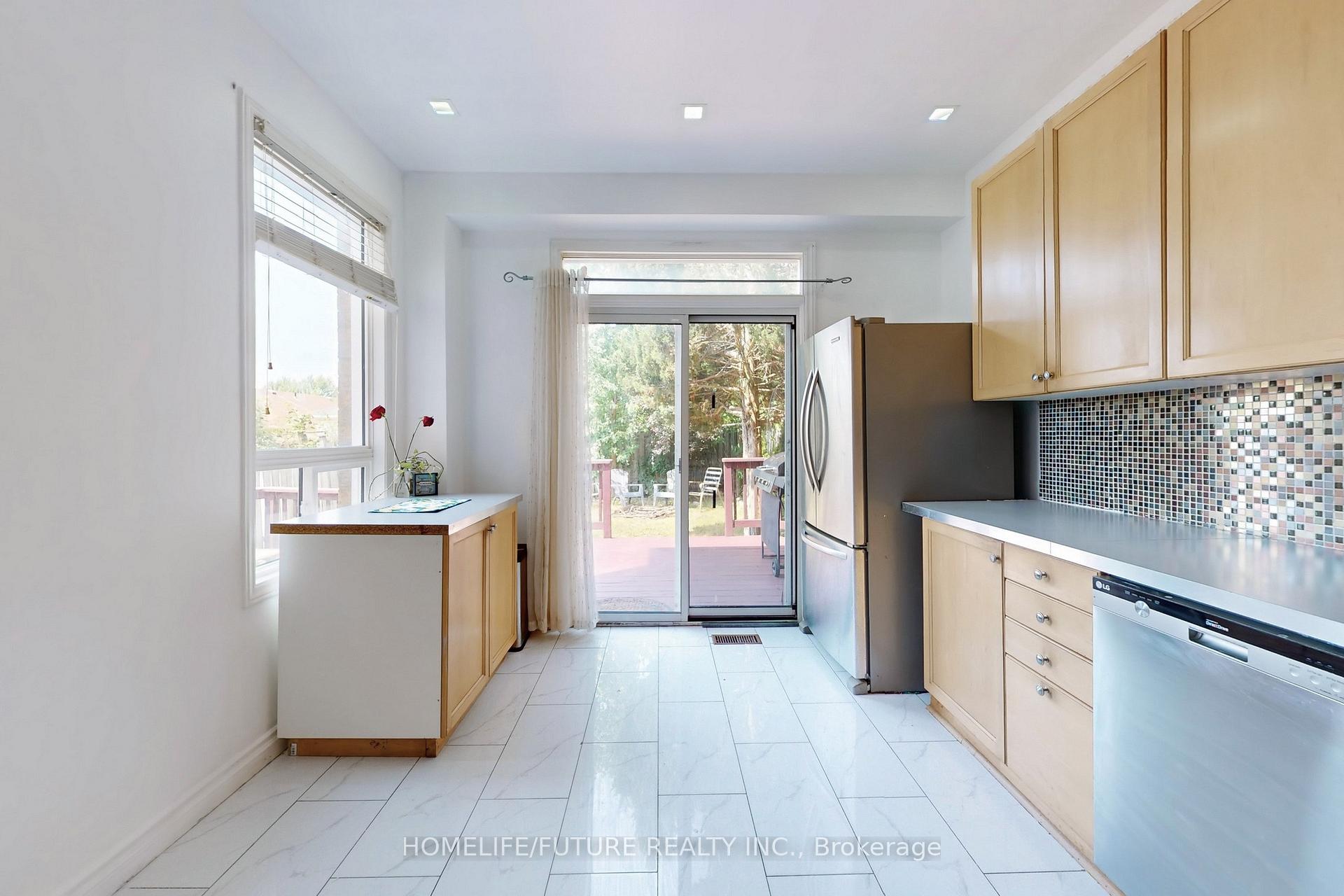 Photo 6 of 1109 Timberland Crescent, Oshawa, Pinecrest — HOMEH