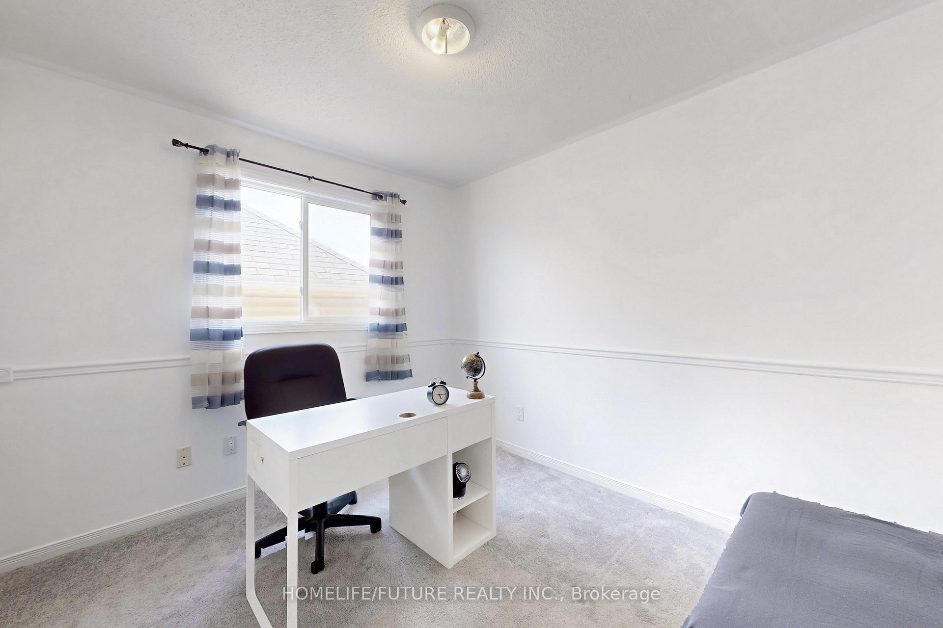 Photo 10 of 1109 Timberland Crescent, Oshawa, Pinecrest — HOMEH