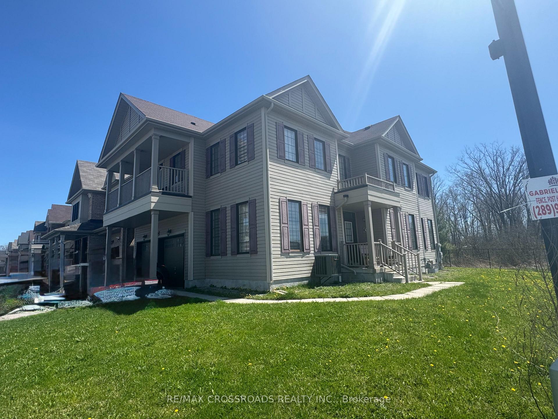 Photo 2 of 7699 Buckeye Crescent, Niagara Falls, Brown — HOMEH