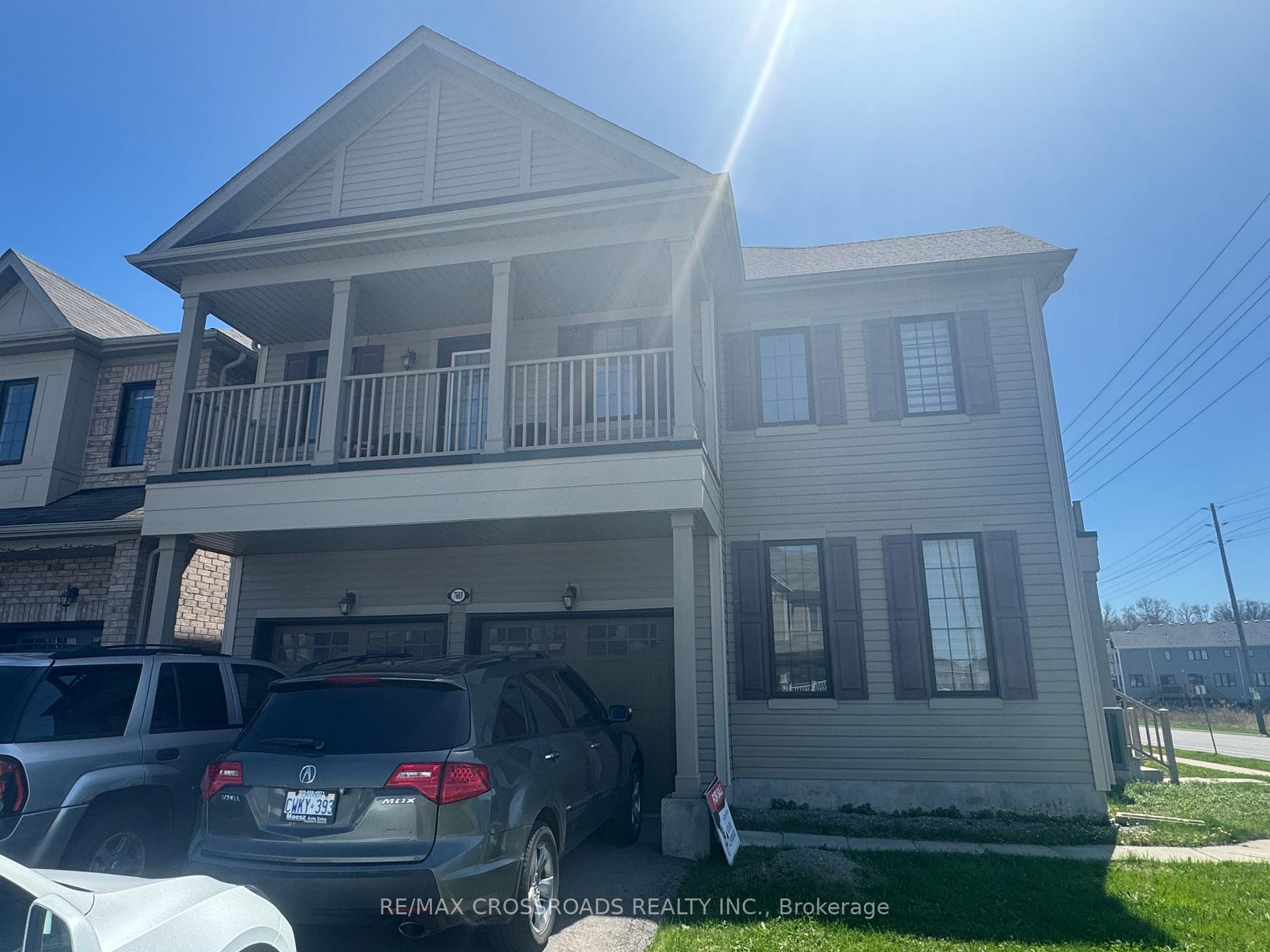 Photo 3 of 7699 Buckeye Crescent, Niagara Falls, Brown — HOMEH