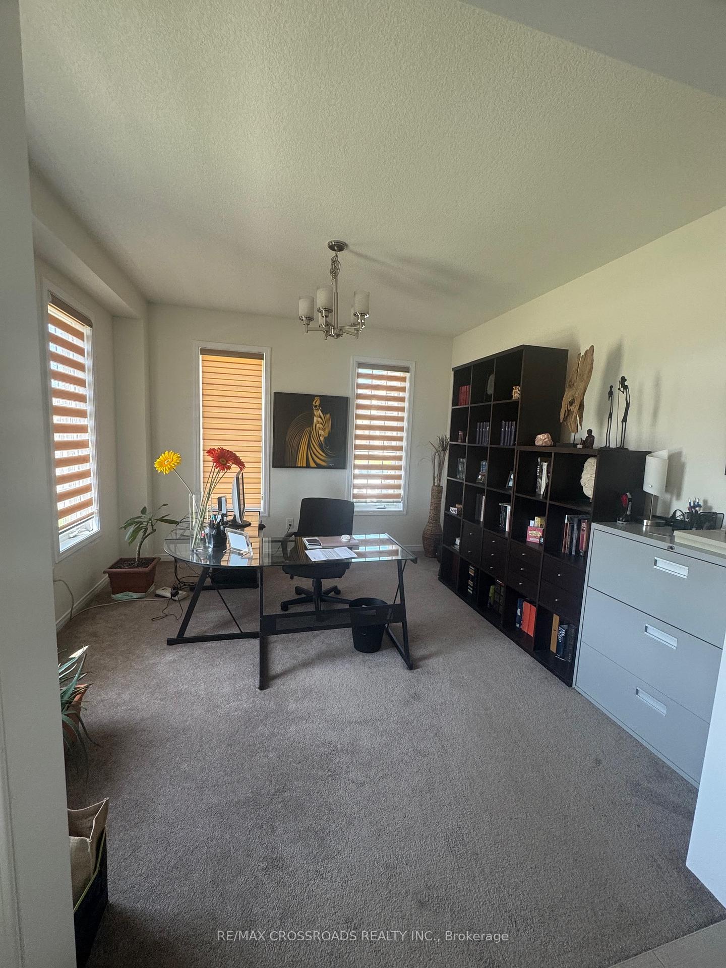 Photo 4 of 7699 Buckeye Crescent, Niagara Falls, Brown — HOMEH