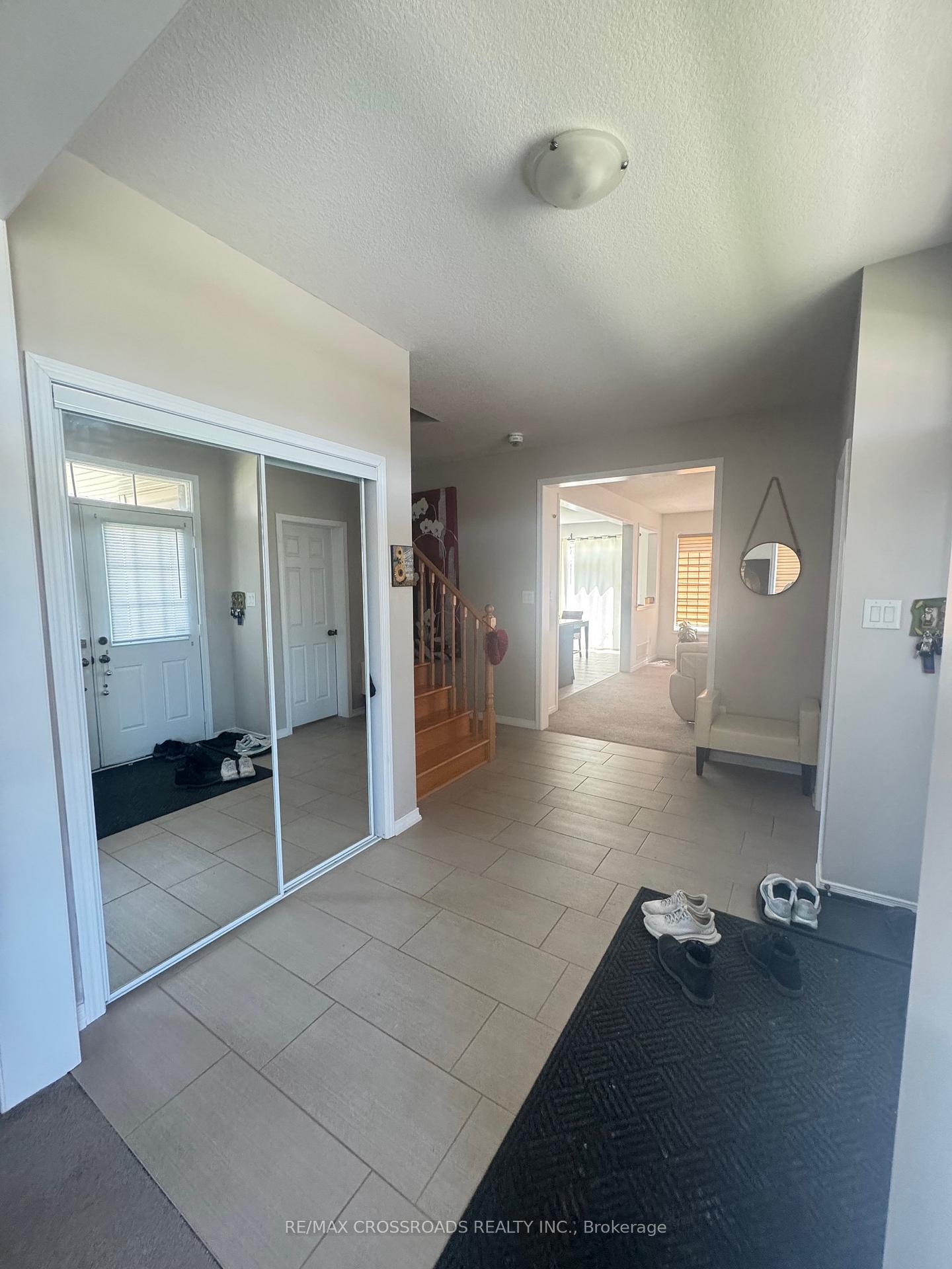 Photo 5 of 7699 Buckeye Crescent, Niagara Falls, Brown — HOMEH