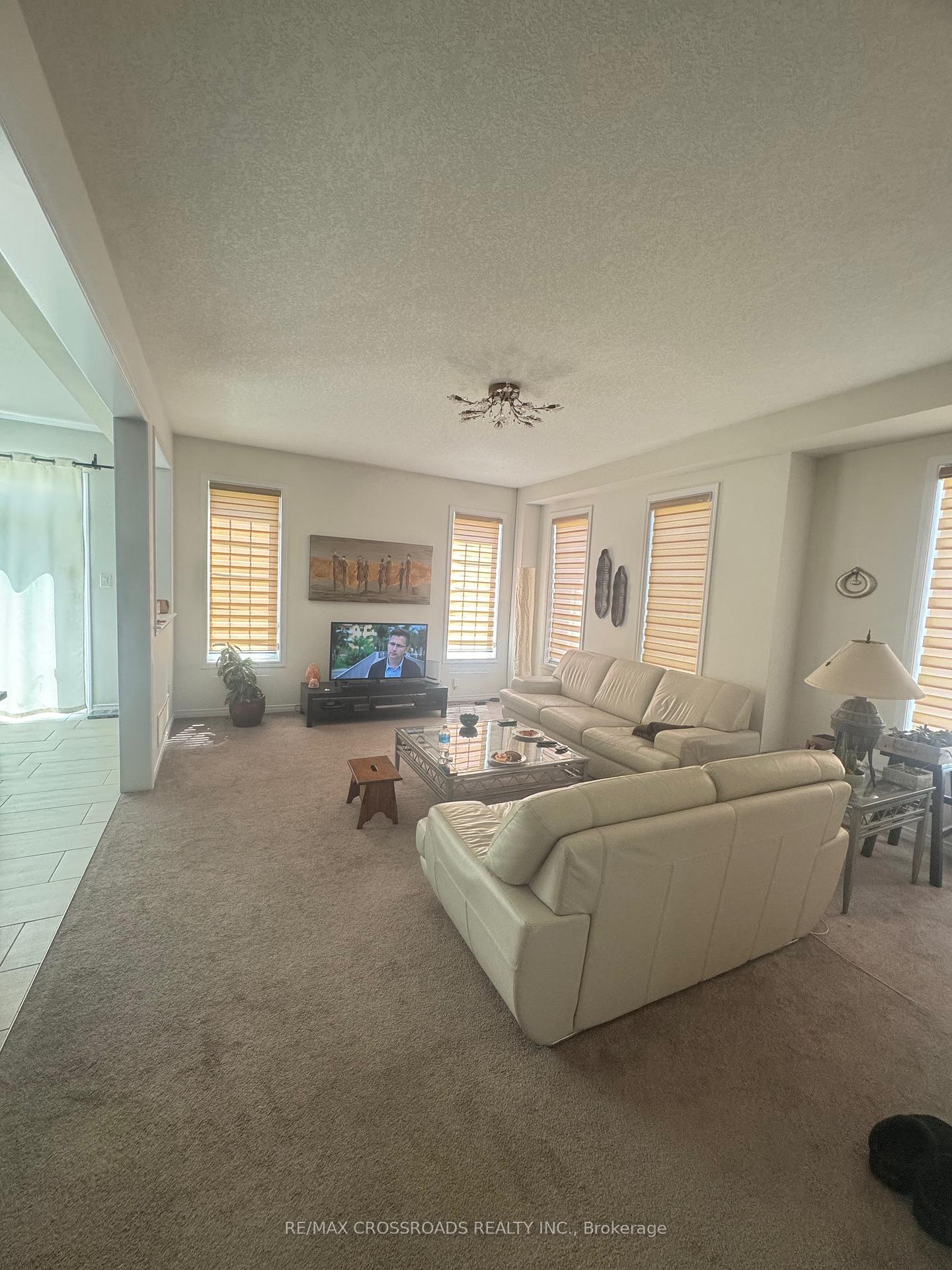 Photo 8 of 7699 Buckeye Crescent, Niagara Falls, Brown — HOMEH