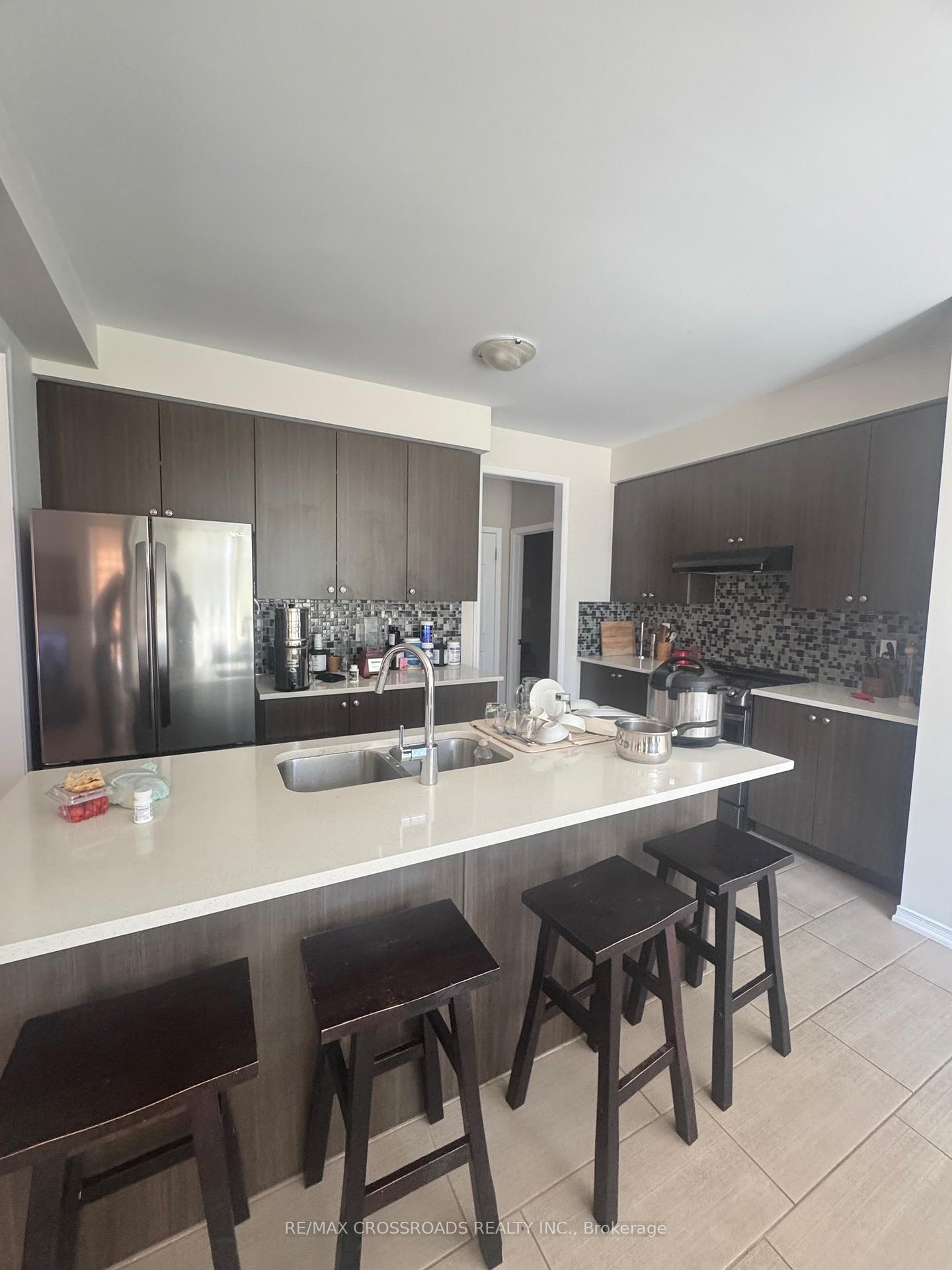 Photo 10 of 7699 Buckeye Crescent, Niagara Falls, Brown — HOMEH
