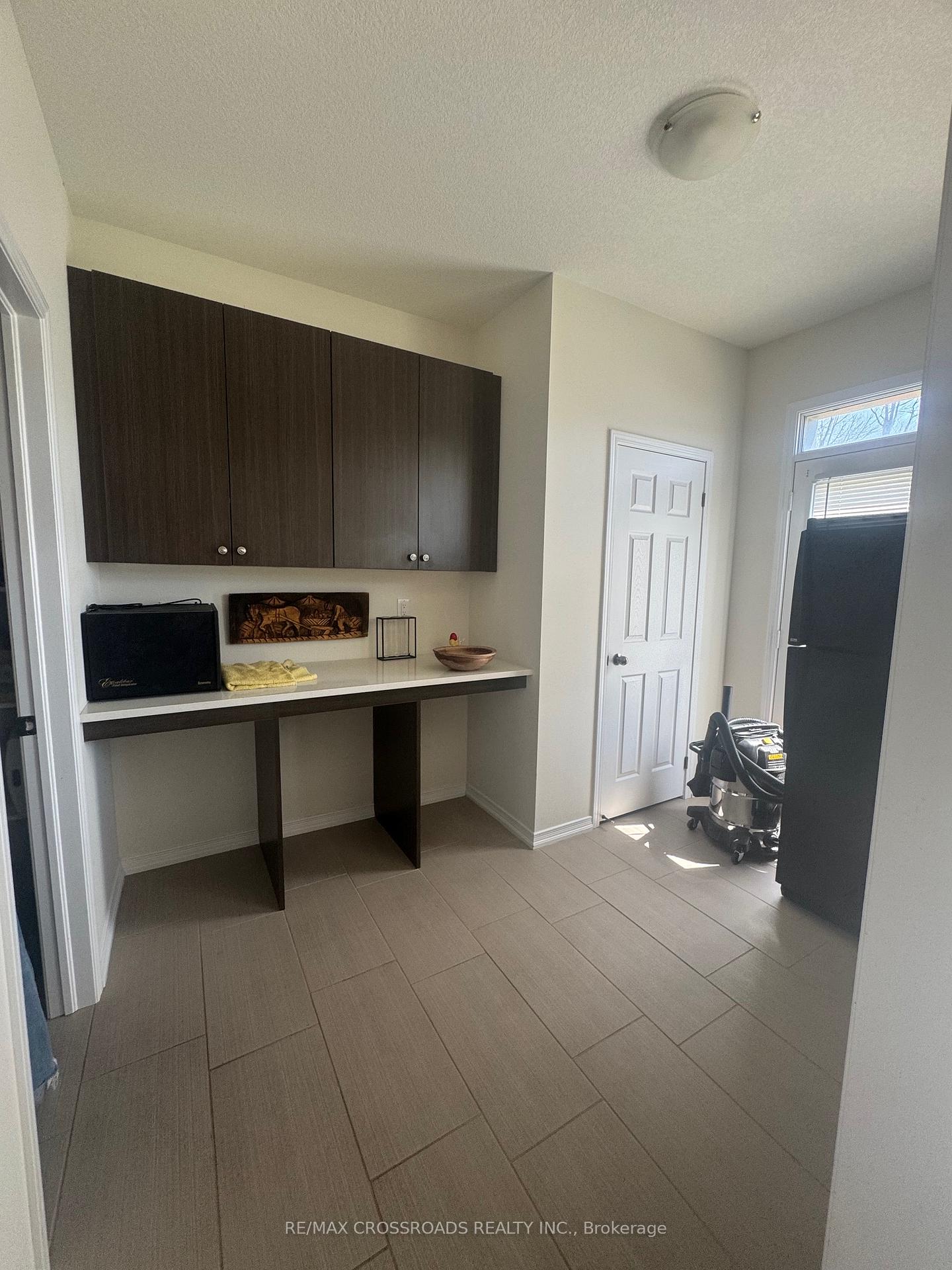 Photo 11 of 7699 Buckeye Crescent, Niagara Falls, Brown — HOMEH