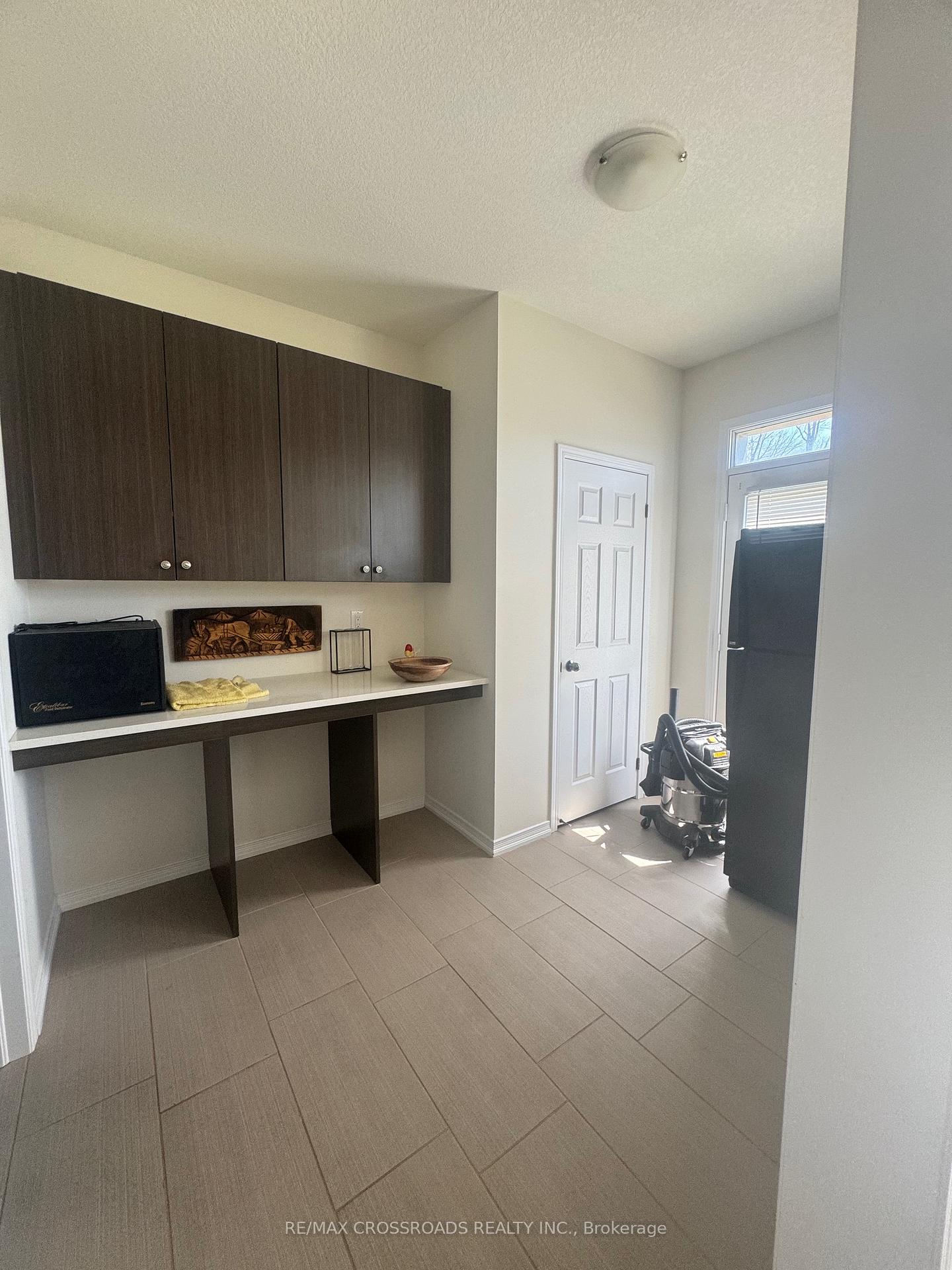 Photo 12 of 7699 Buckeye Crescent, Niagara Falls, Brown — HOMEH