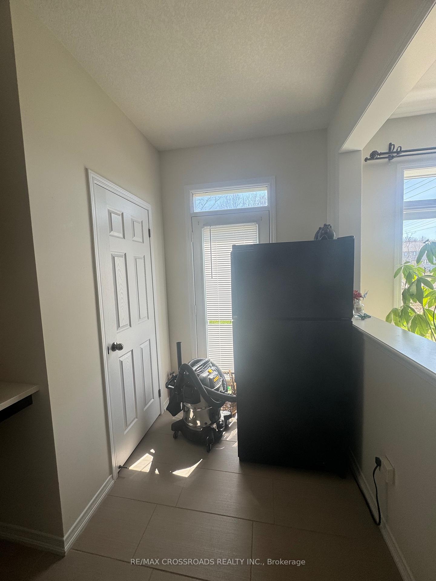 Photo 13 of 7699 Buckeye Crescent, Niagara Falls, Brown — HOMEH