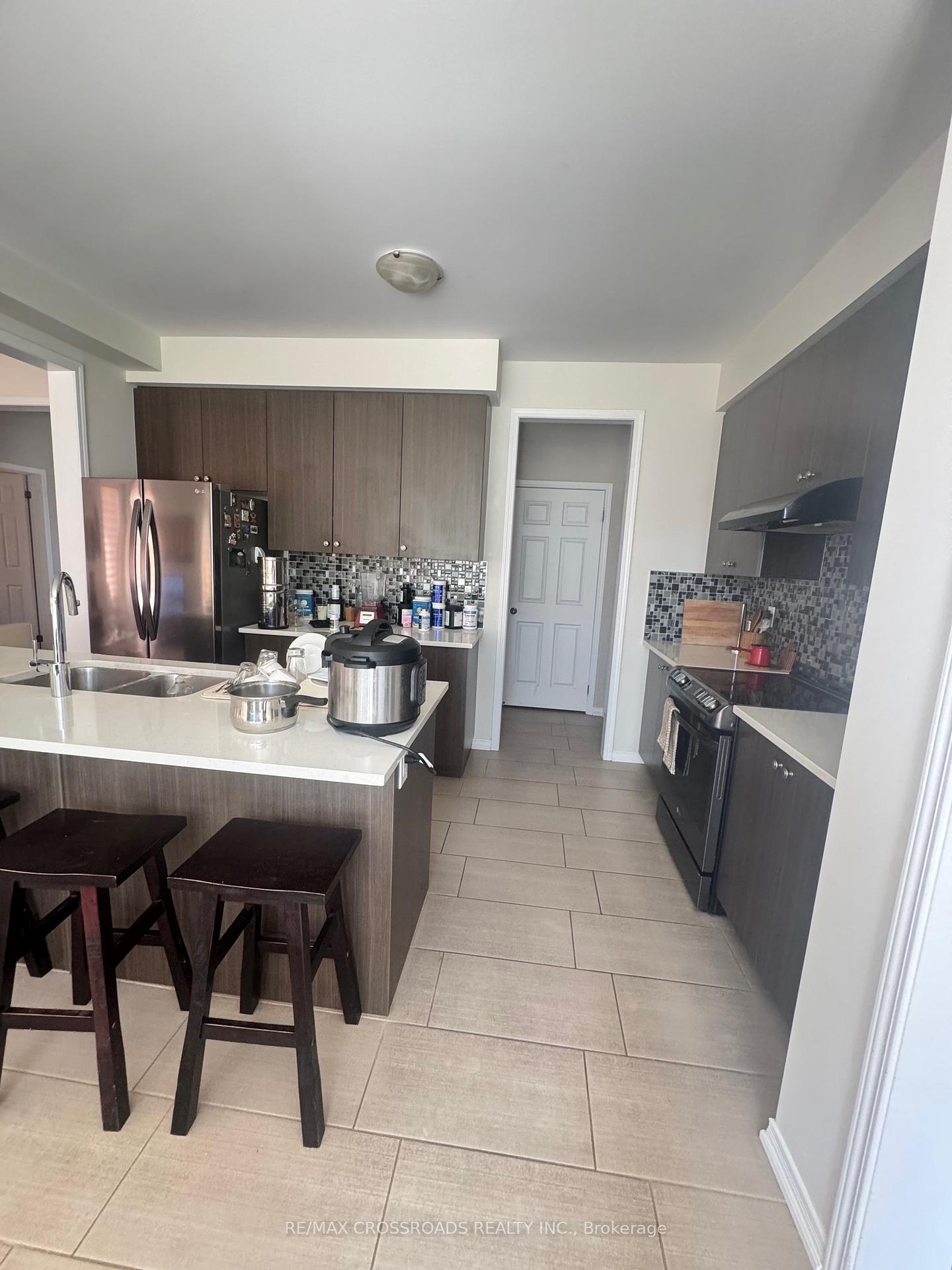 Photo 17 of 7699 Buckeye Crescent, Niagara Falls, Brown — HOMEH