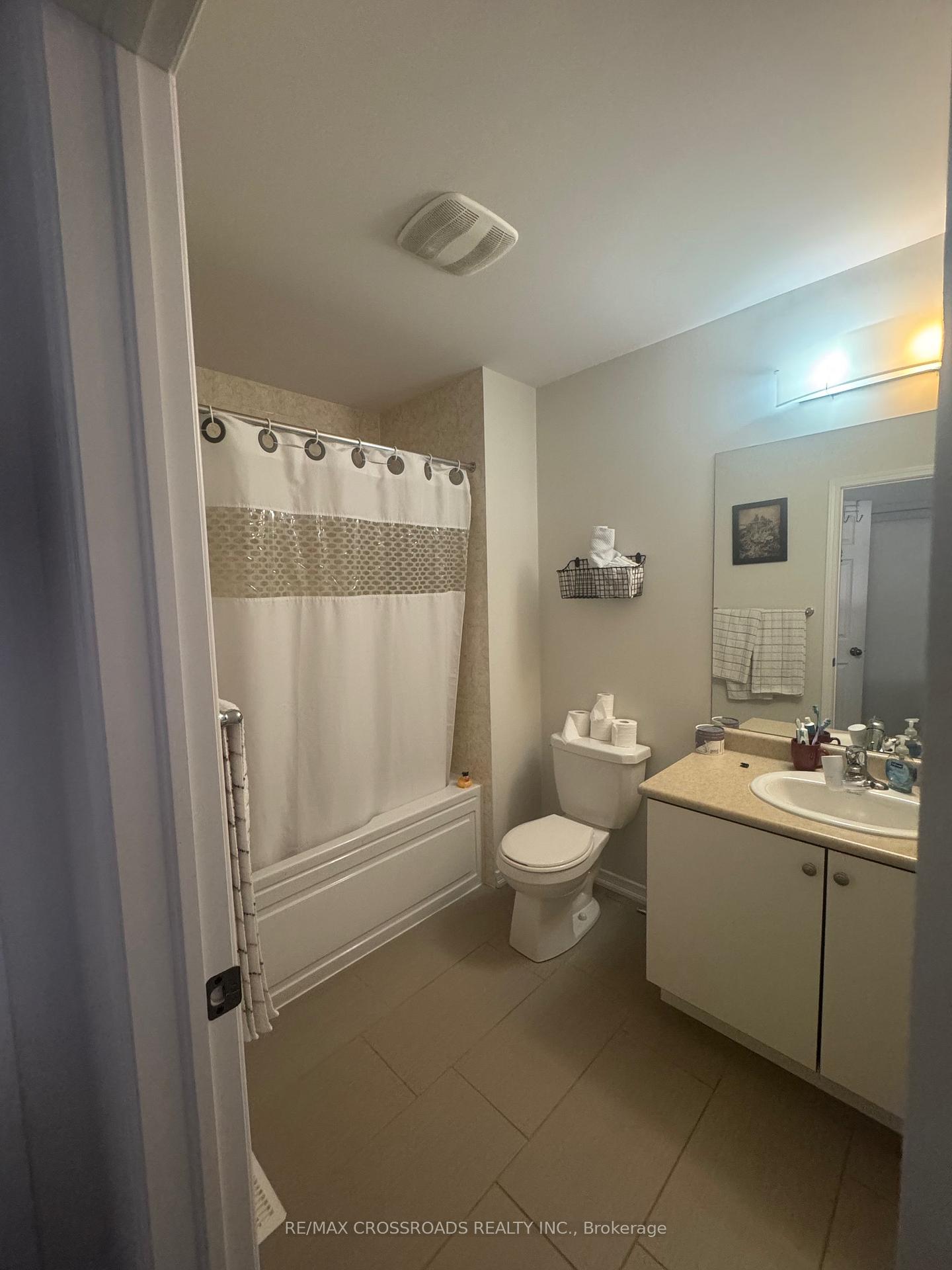 Photo 25 of 7699 Buckeye Crescent, Niagara Falls, Brown — HOMEH