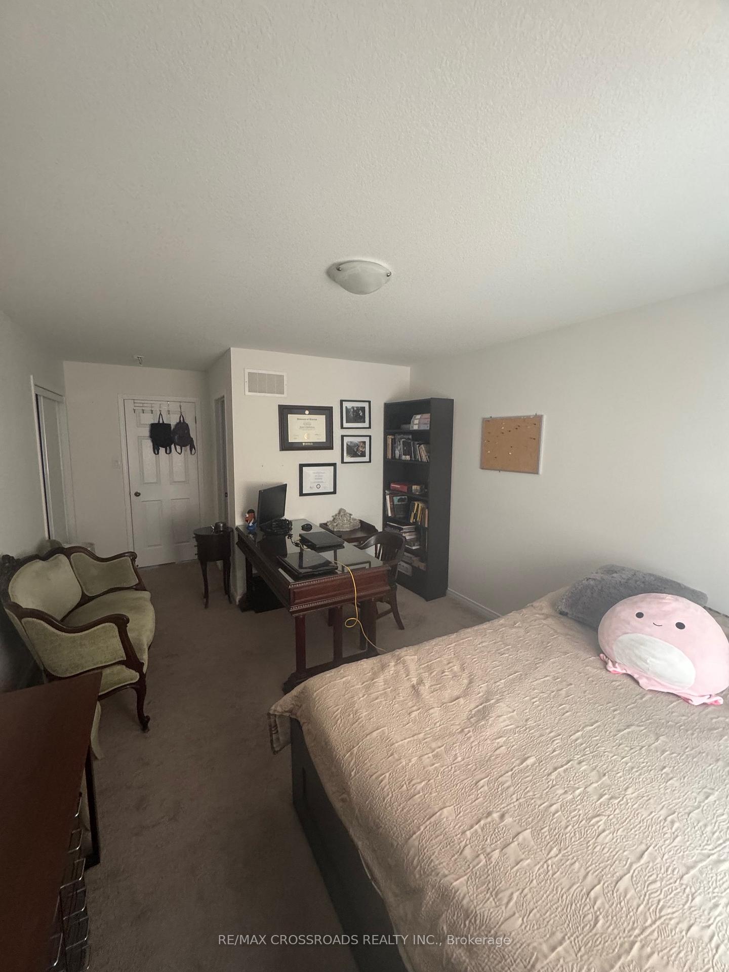 Photo 27 of 7699 Buckeye Crescent, Niagara Falls, Brown — HOMEH
