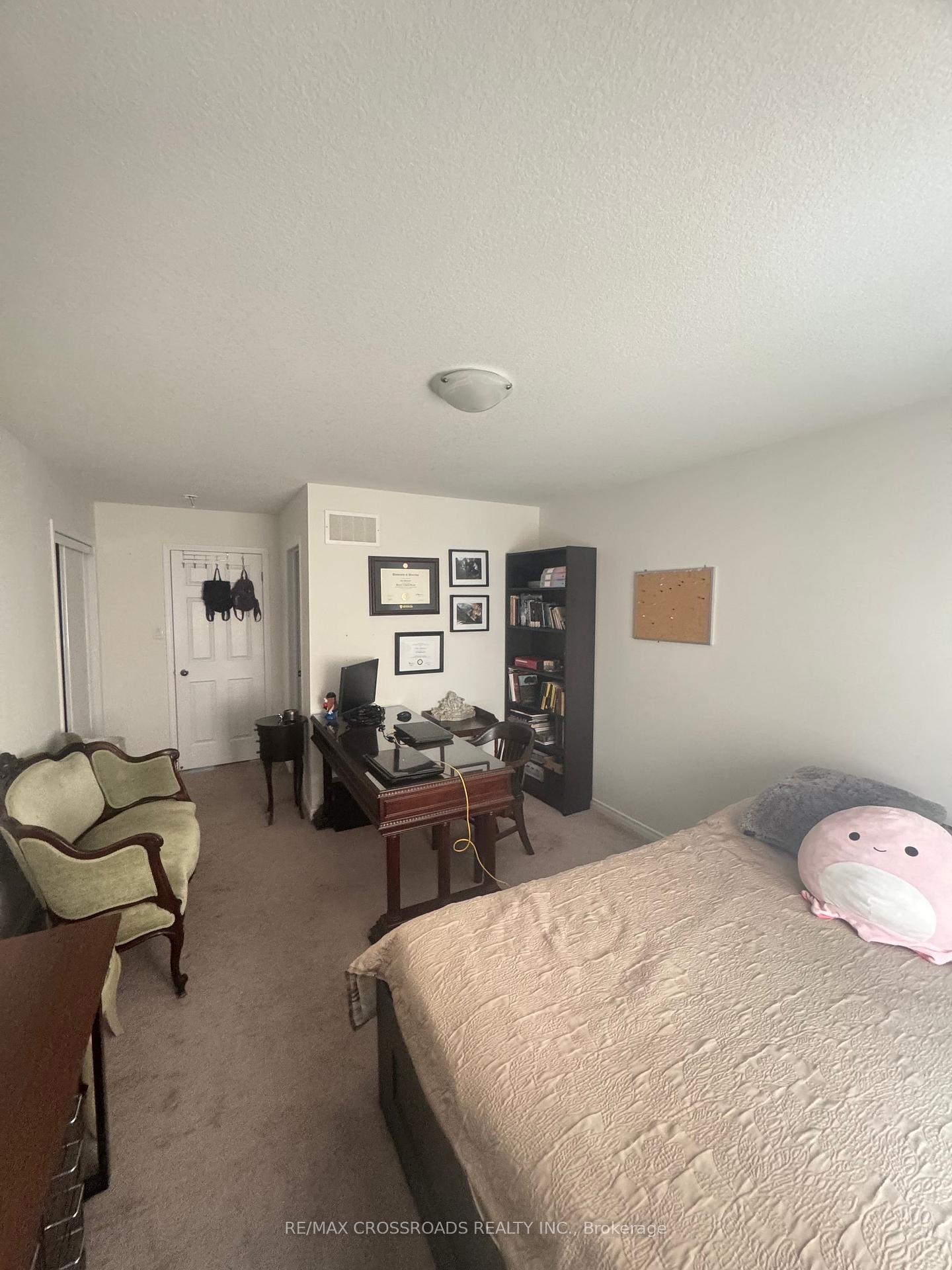 Photo 28 of 7699 Buckeye Crescent, Niagara Falls, Brown — HOMEH