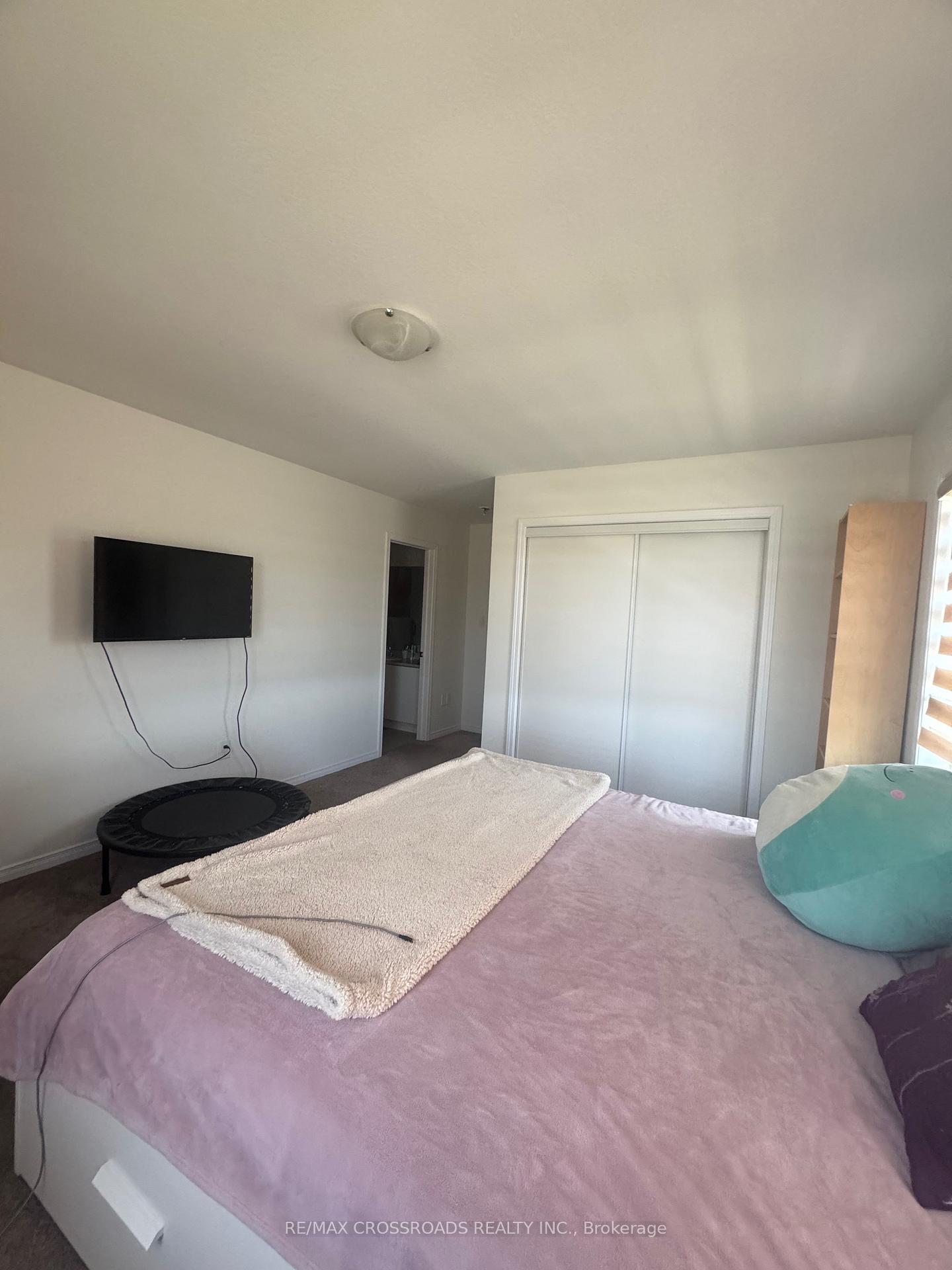 Photo 33 of 7699 Buckeye Crescent, Niagara Falls, Brown — HOMEH