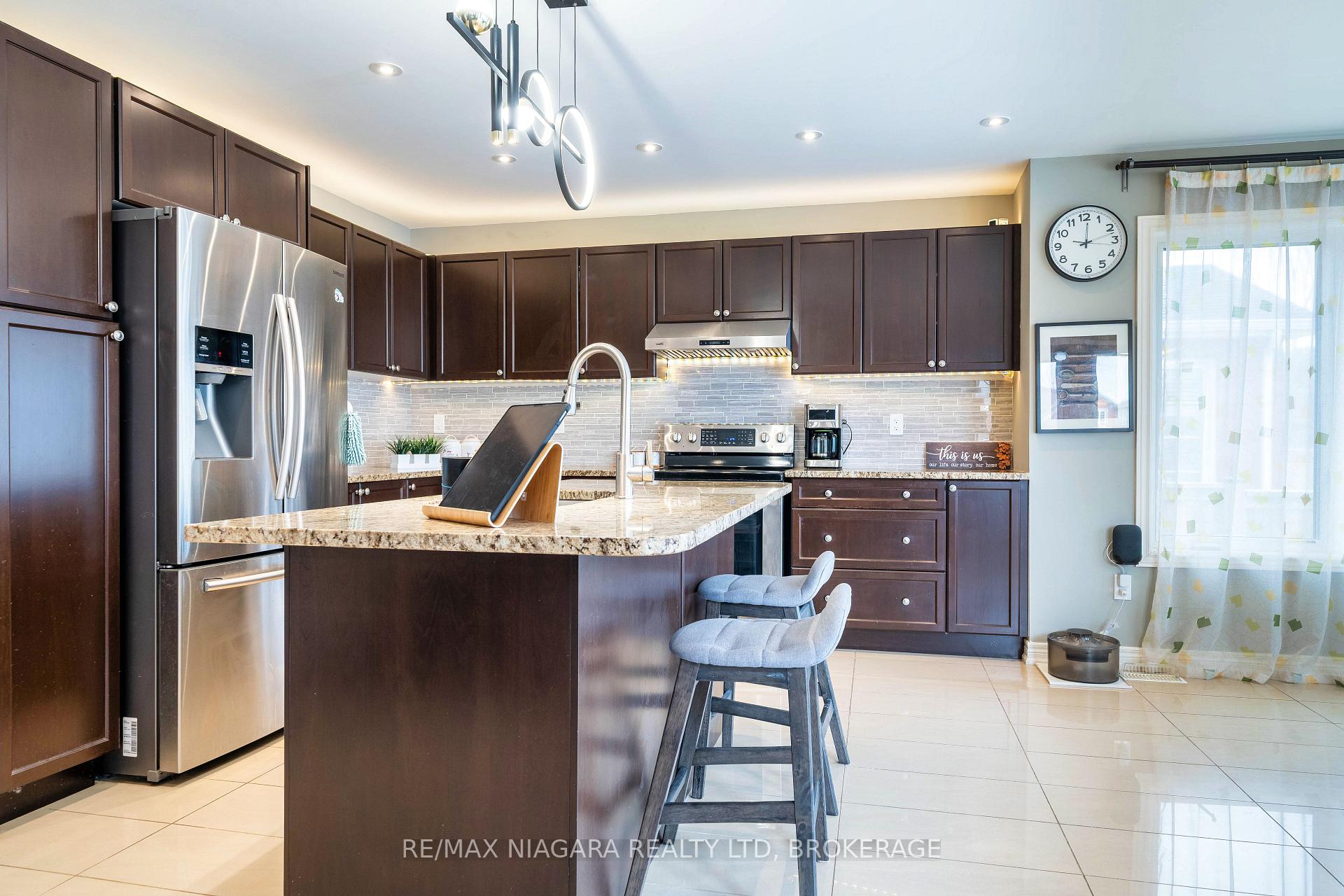 Photo 14 of 6427 Dilalla Crescent, Niagara Falls, Forestview — HOMEH