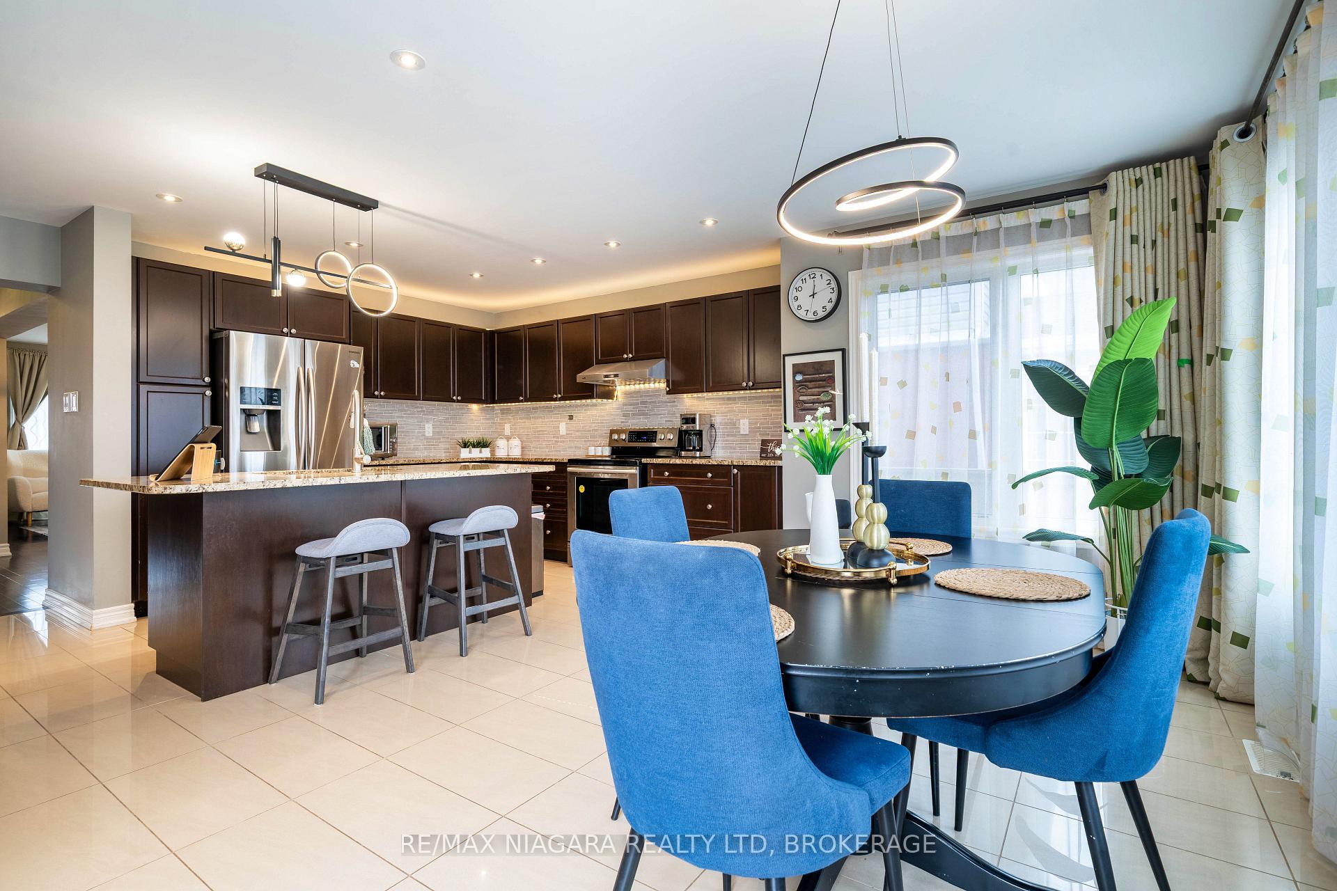 Photo 15 of 6427 Dilalla Crescent, Niagara Falls, Forestview — HOMEH