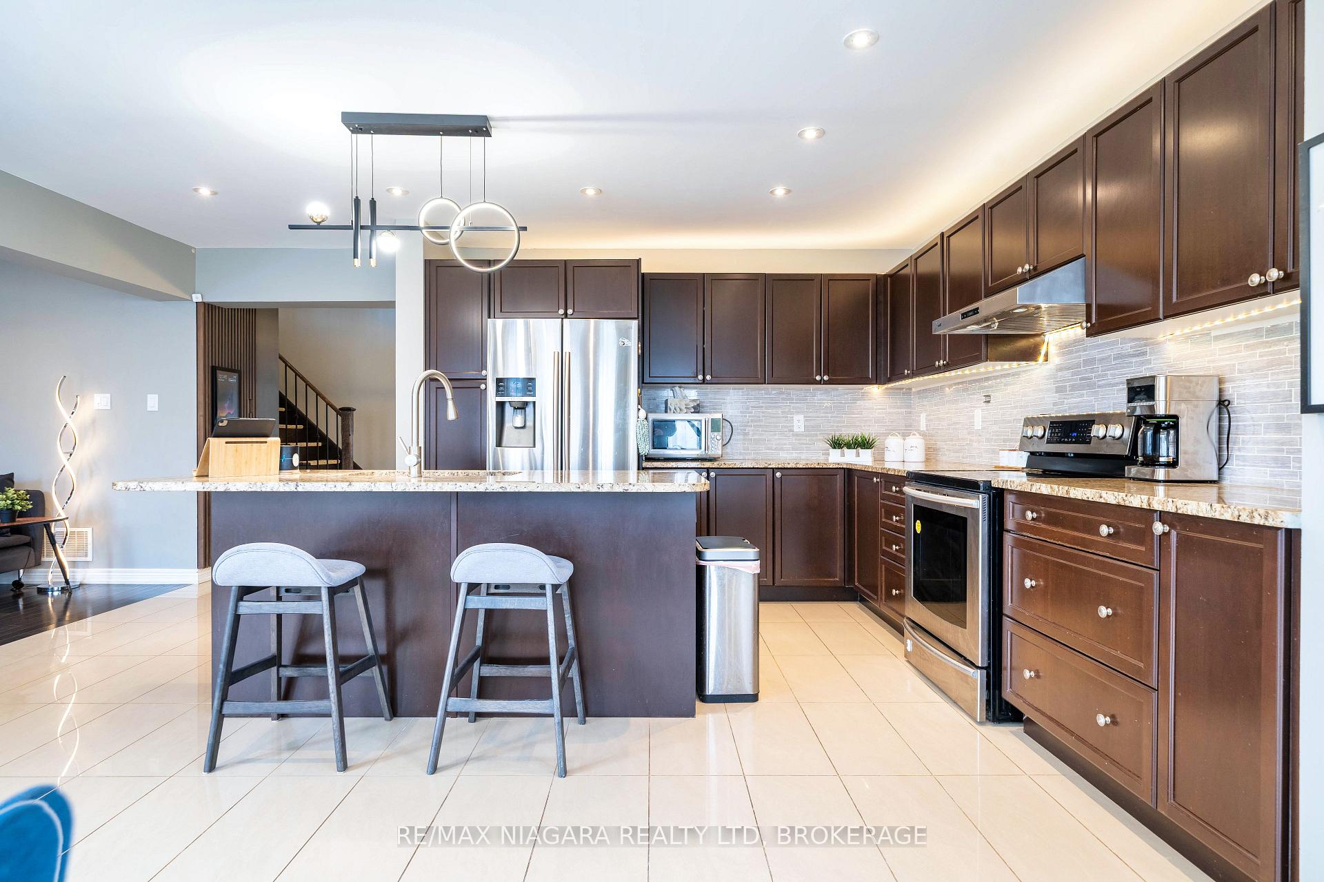 Photo 16 of 6427 Dilalla Crescent, Niagara Falls, Forestview — HOMEH