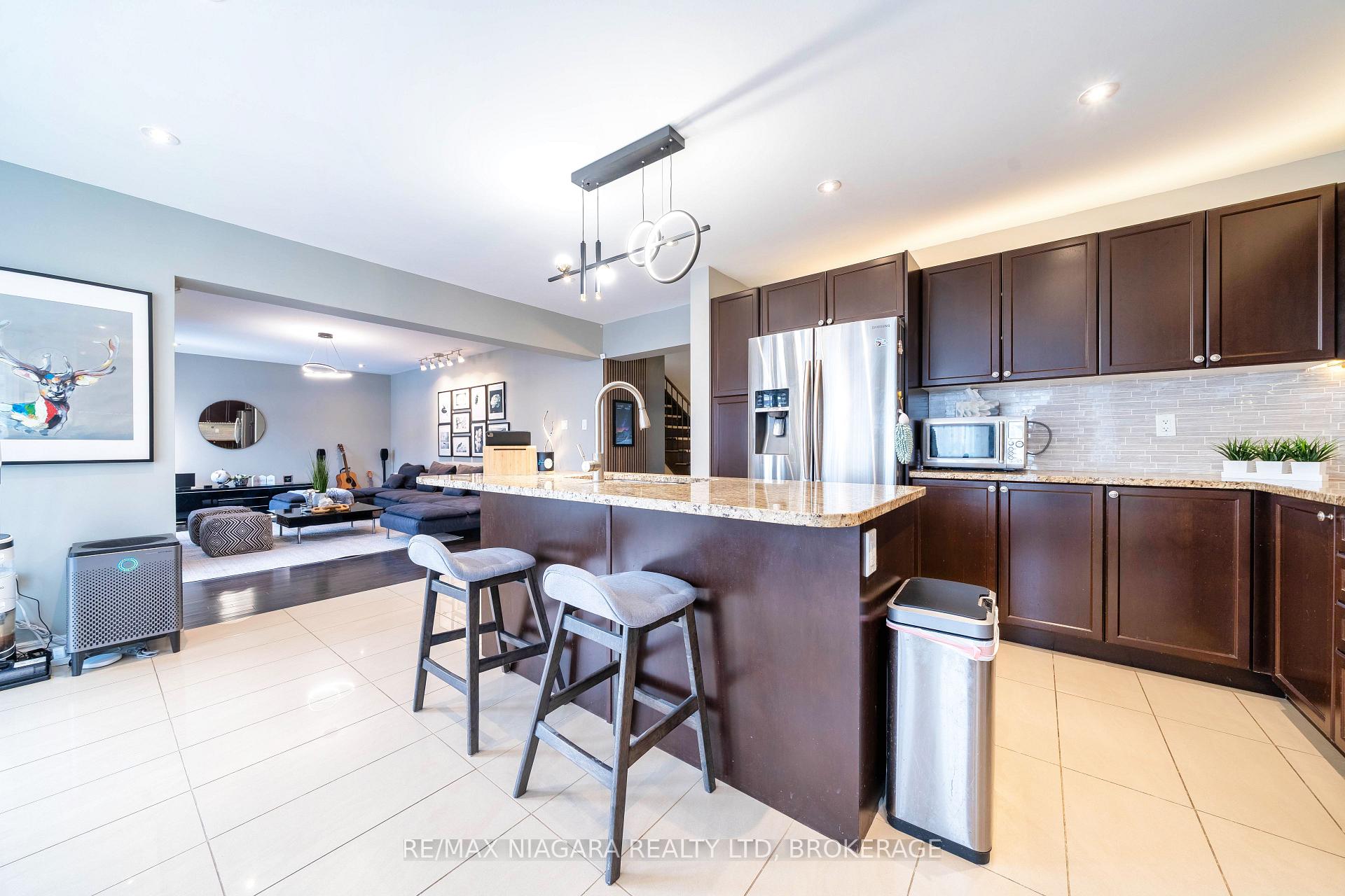 Photo 17 of 6427 Dilalla Crescent, Niagara Falls, Forestview — HOMEH