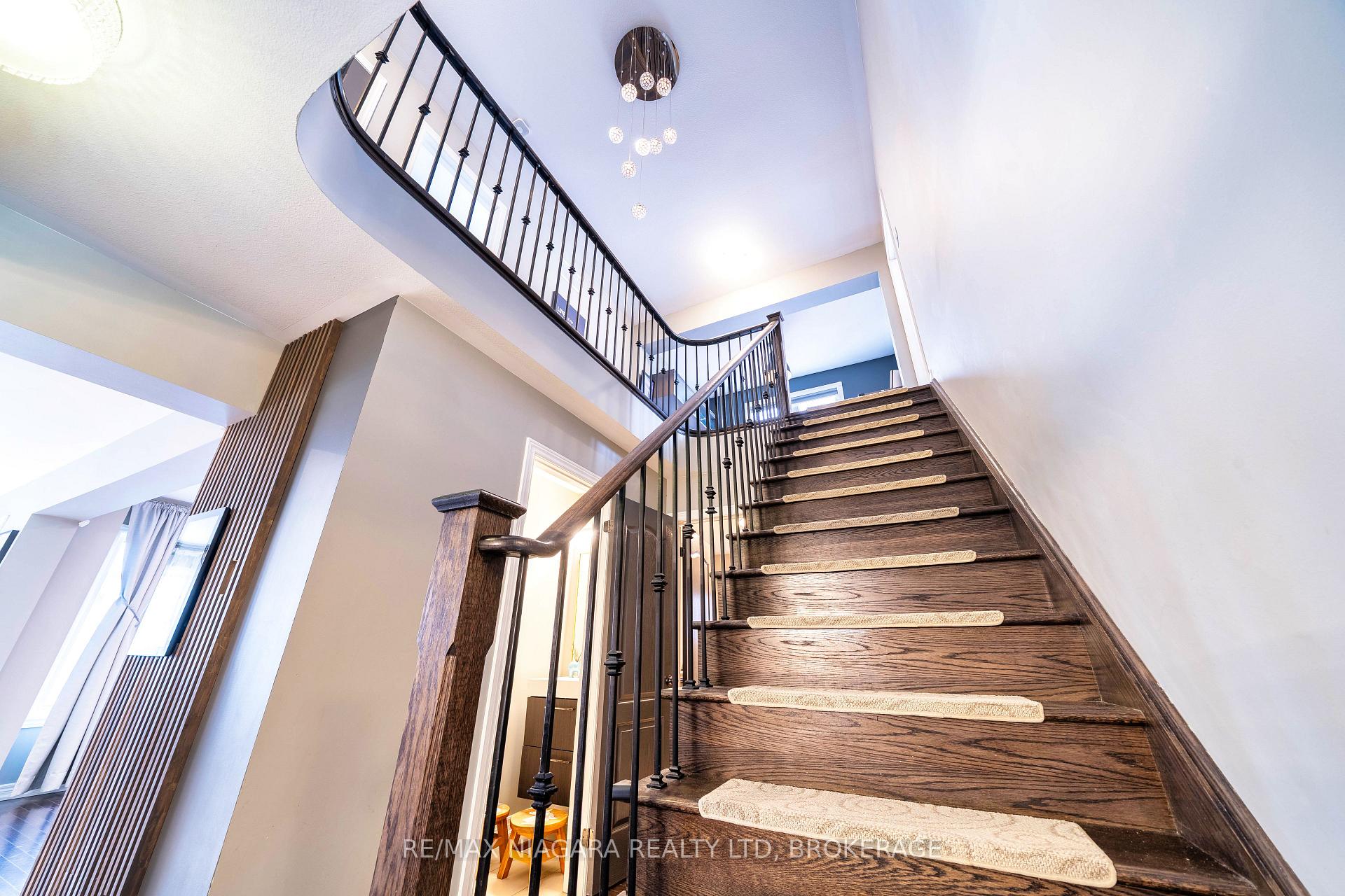 Photo 24 of 6427 Dilalla Crescent, Niagara Falls, Forestview — HOMEH