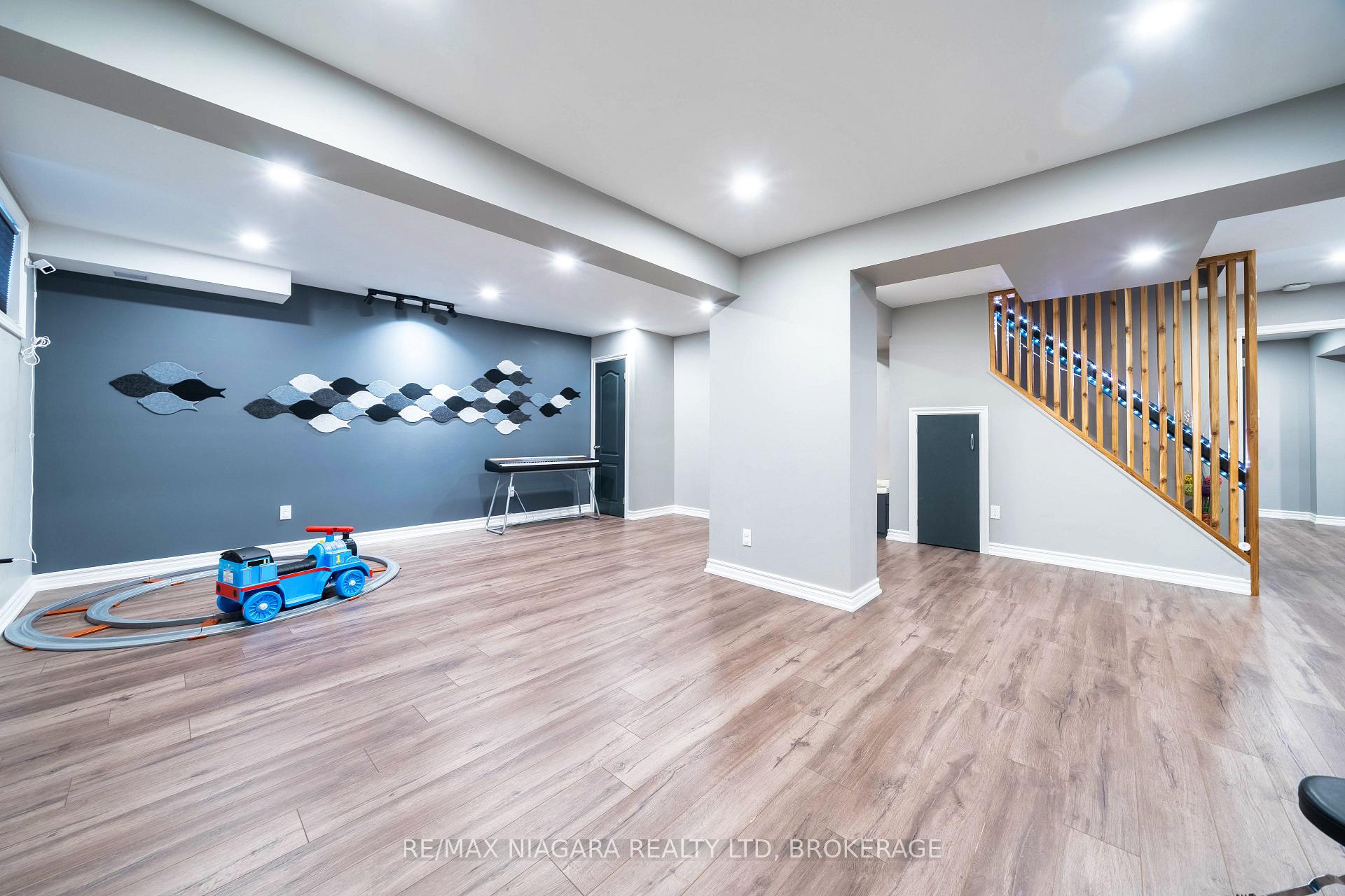 Photo 39 of 6427 Dilalla Crescent, Niagara Falls, Forestview — HOMEH