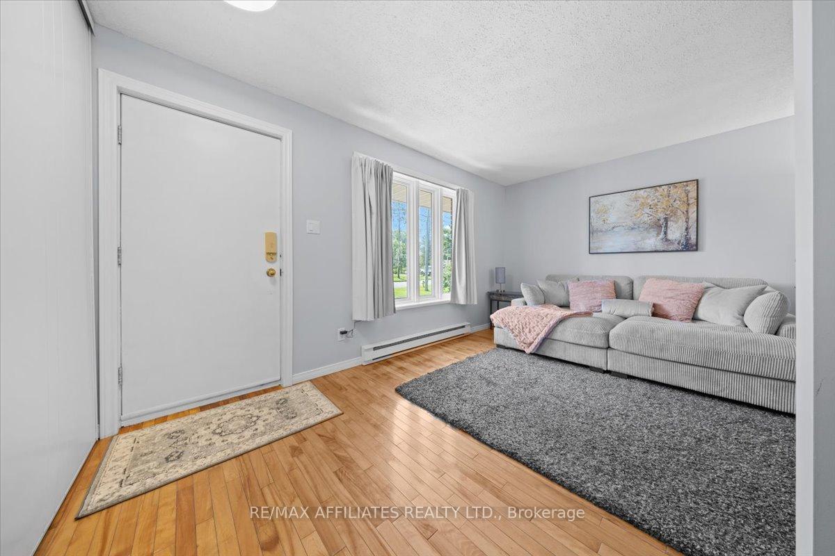 Photo 4 of 5830 Vars Street, Ottawa, Vars Village — HOMEH