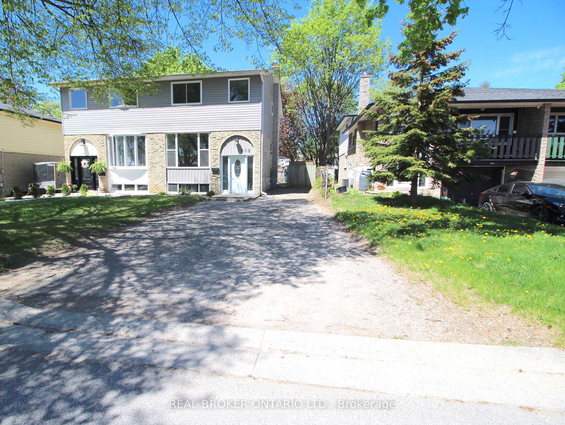 Photo 2 of 658 Berwick Crescent, Oshawa, McLaughlin — HOMEH