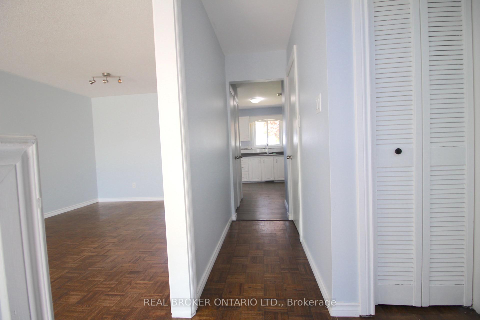 Photo 7 of 658 Berwick Crescent, Oshawa, McLaughlin — HOMEH