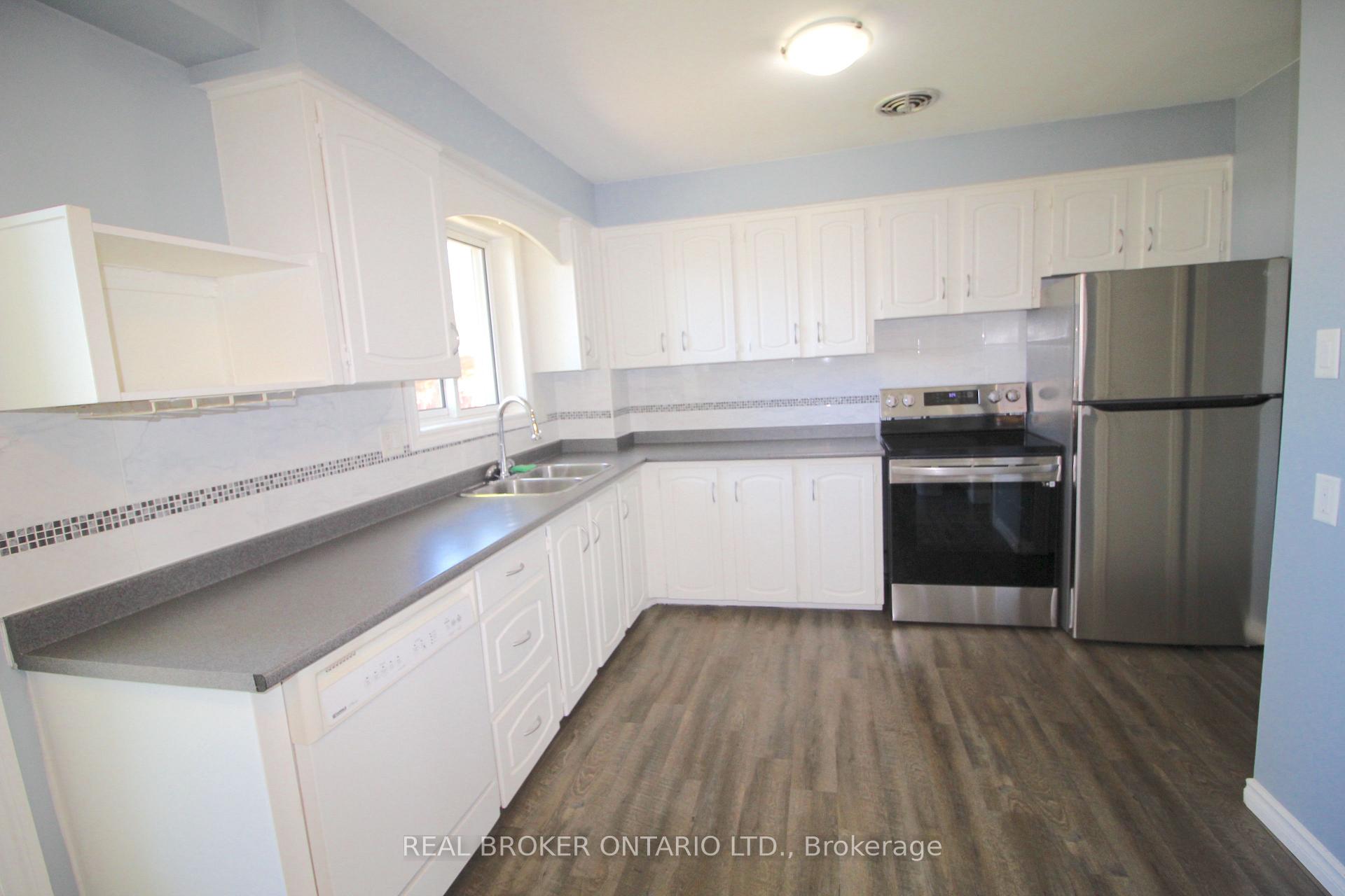 Photo 8 of 658 Berwick Crescent, Oshawa, McLaughlin — HOMEH