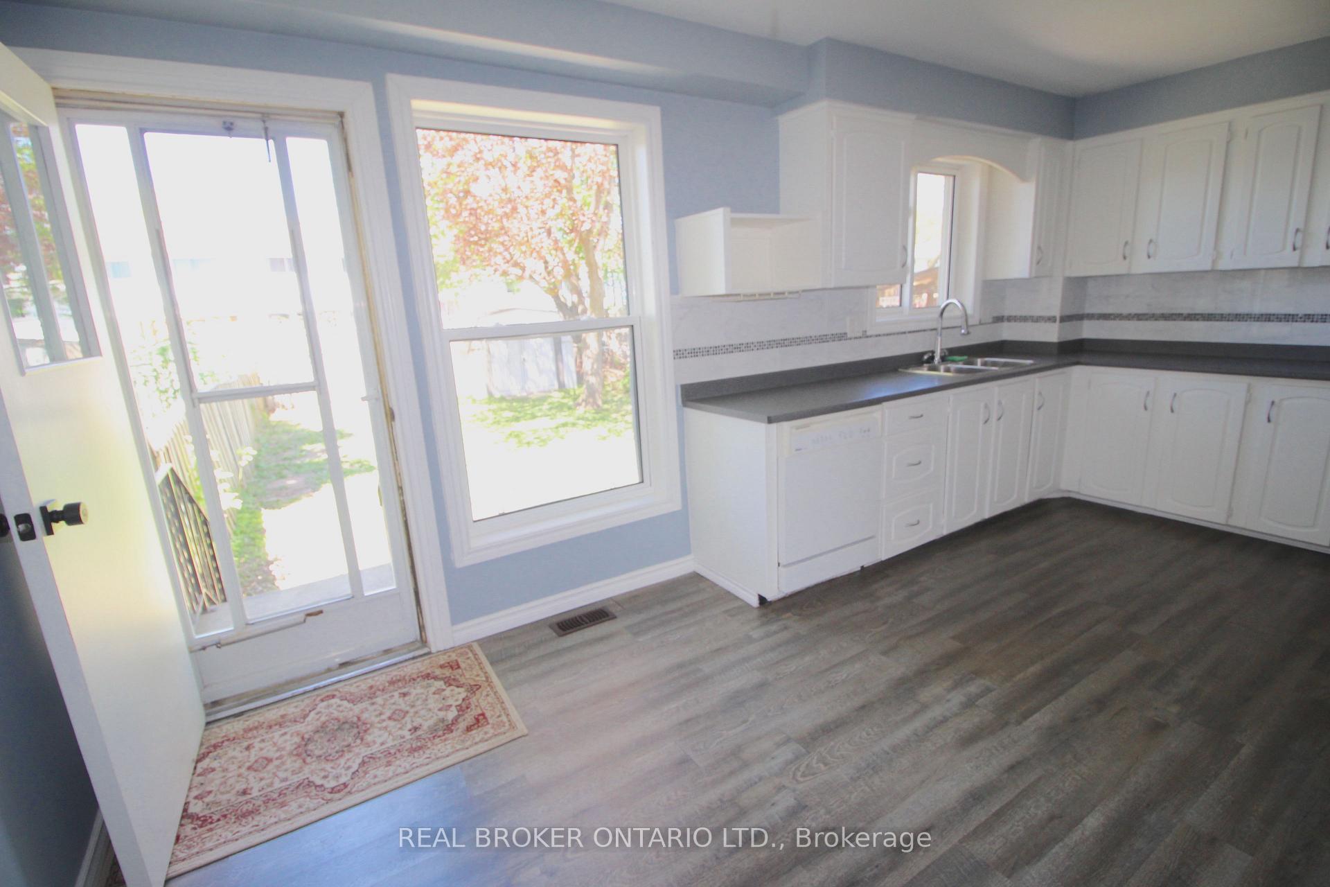 Photo 9 of 658 Berwick Crescent, Oshawa, McLaughlin — HOMEH